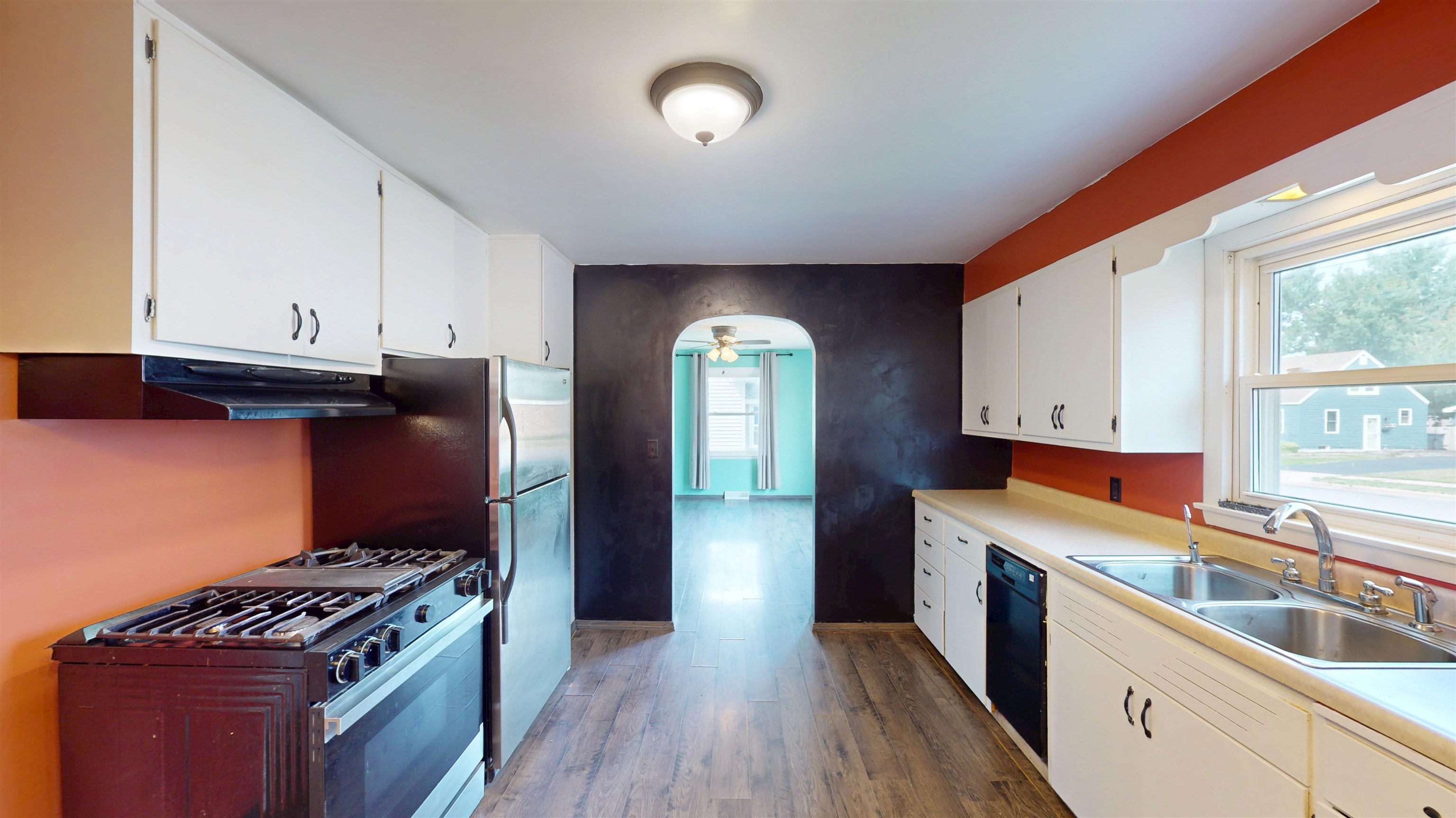 112 E 17th Street Property Photo 20