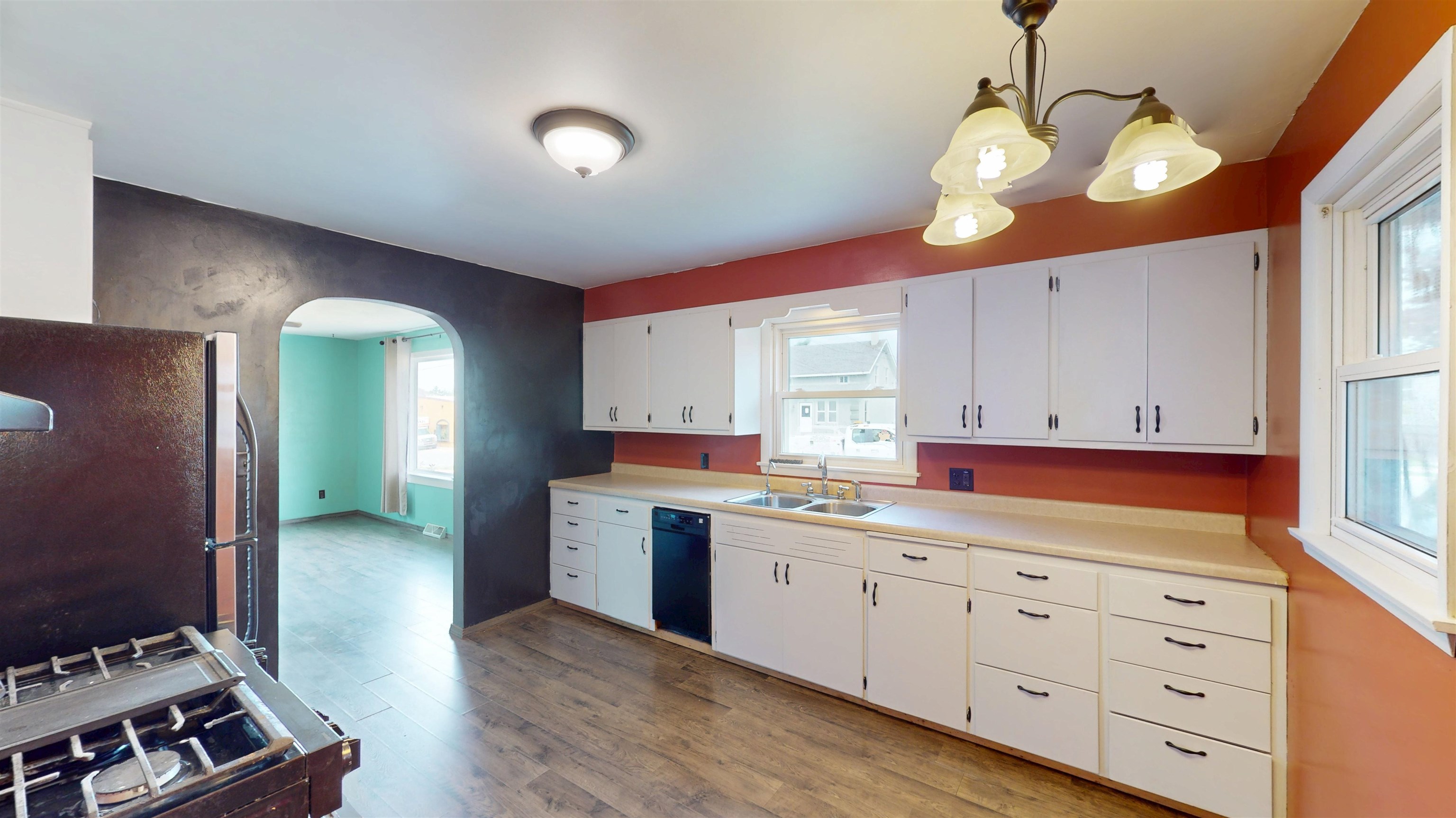 112 E 17th Street Property Photo 21