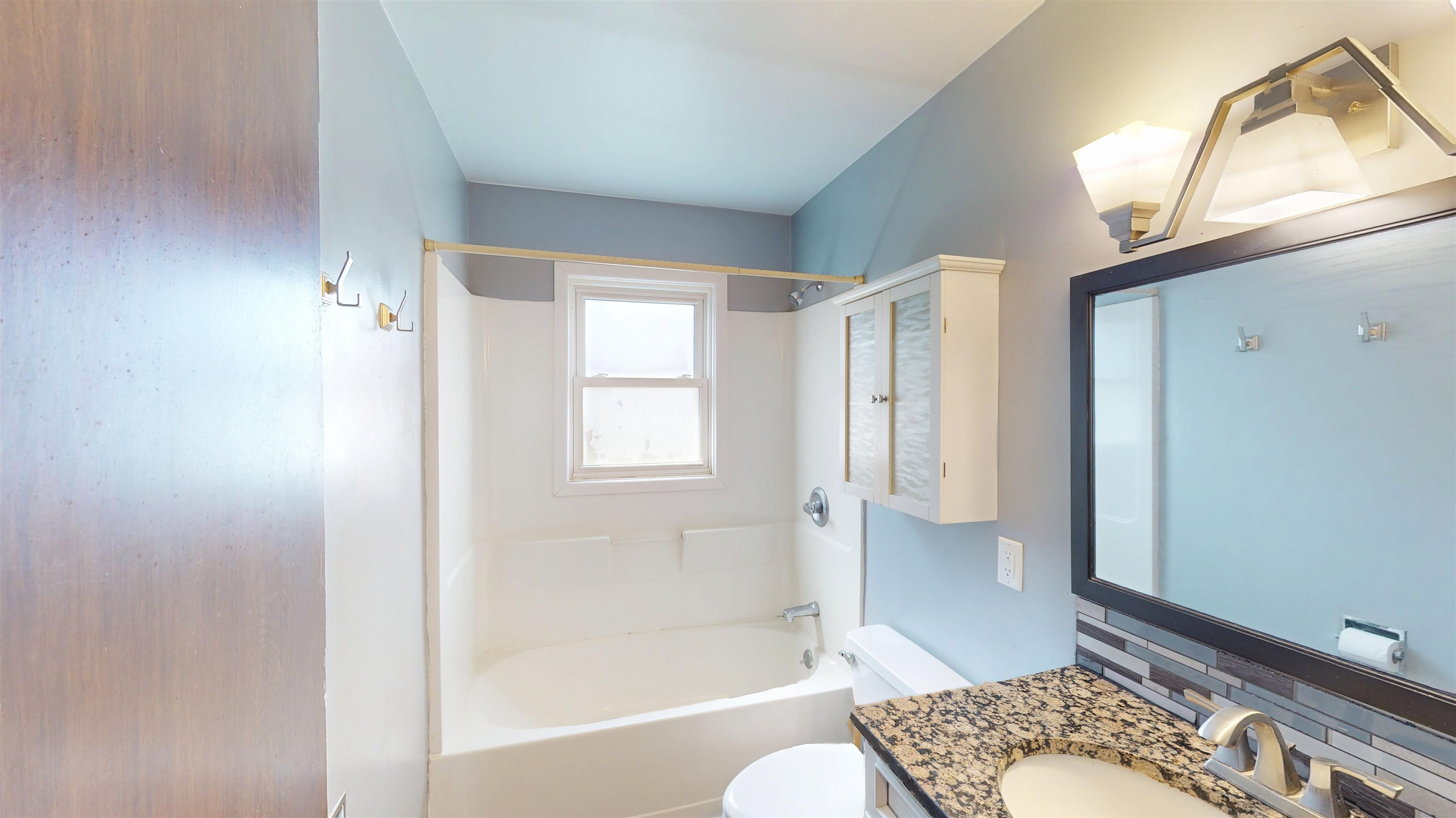 112 E 17th Street Property Photo 23