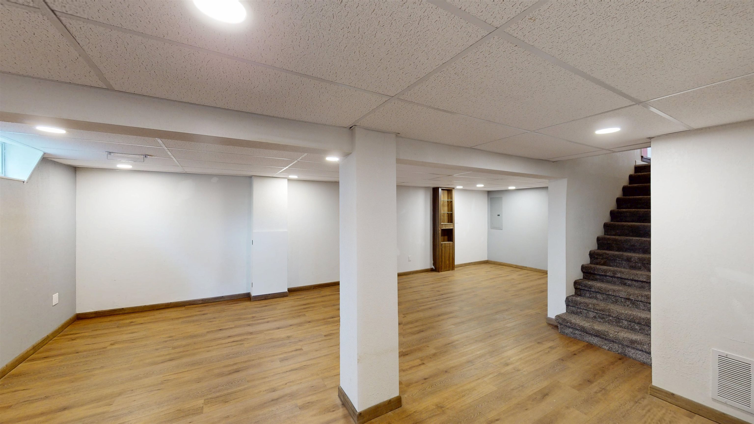 112 E 17th Street Property Photo 31