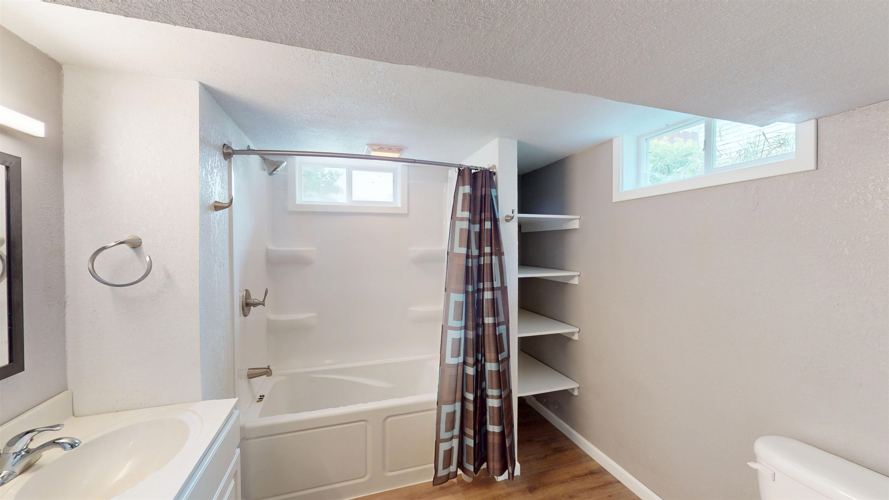 112 E 17th Street Property Photo 38