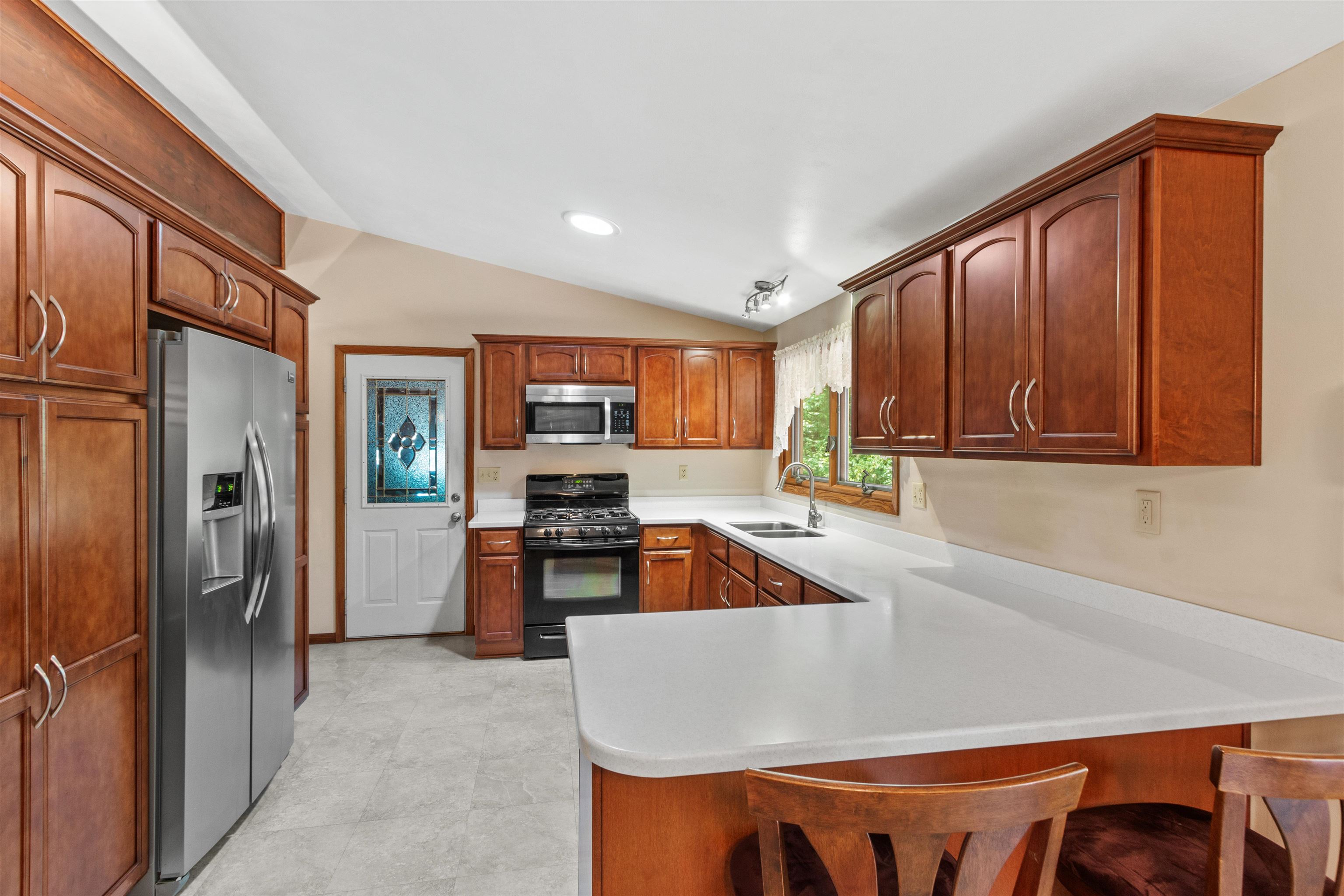 8206 Lakeview Drive Property Photo 4
