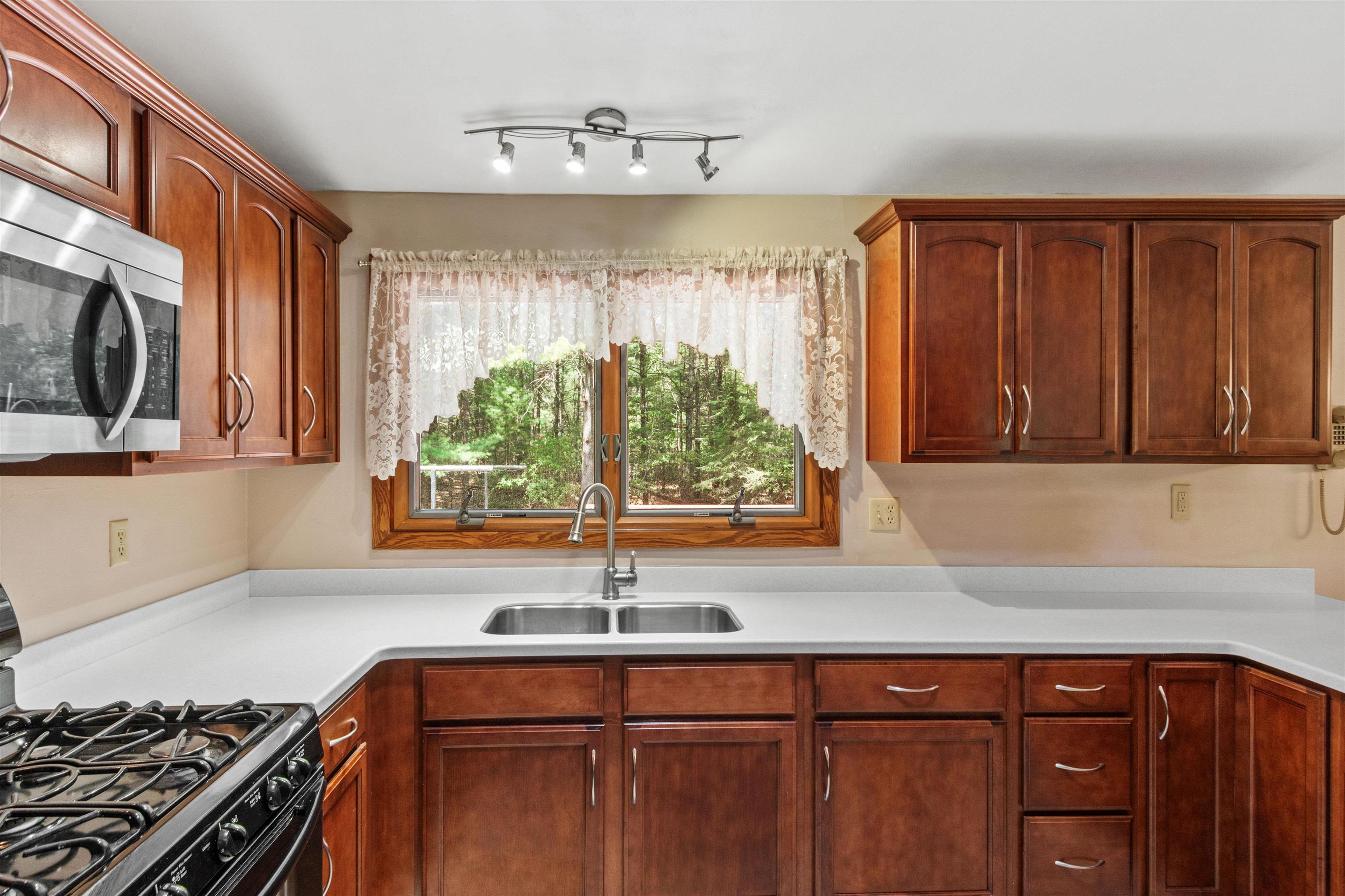 8206 Lakeview Drive Property Photo 6