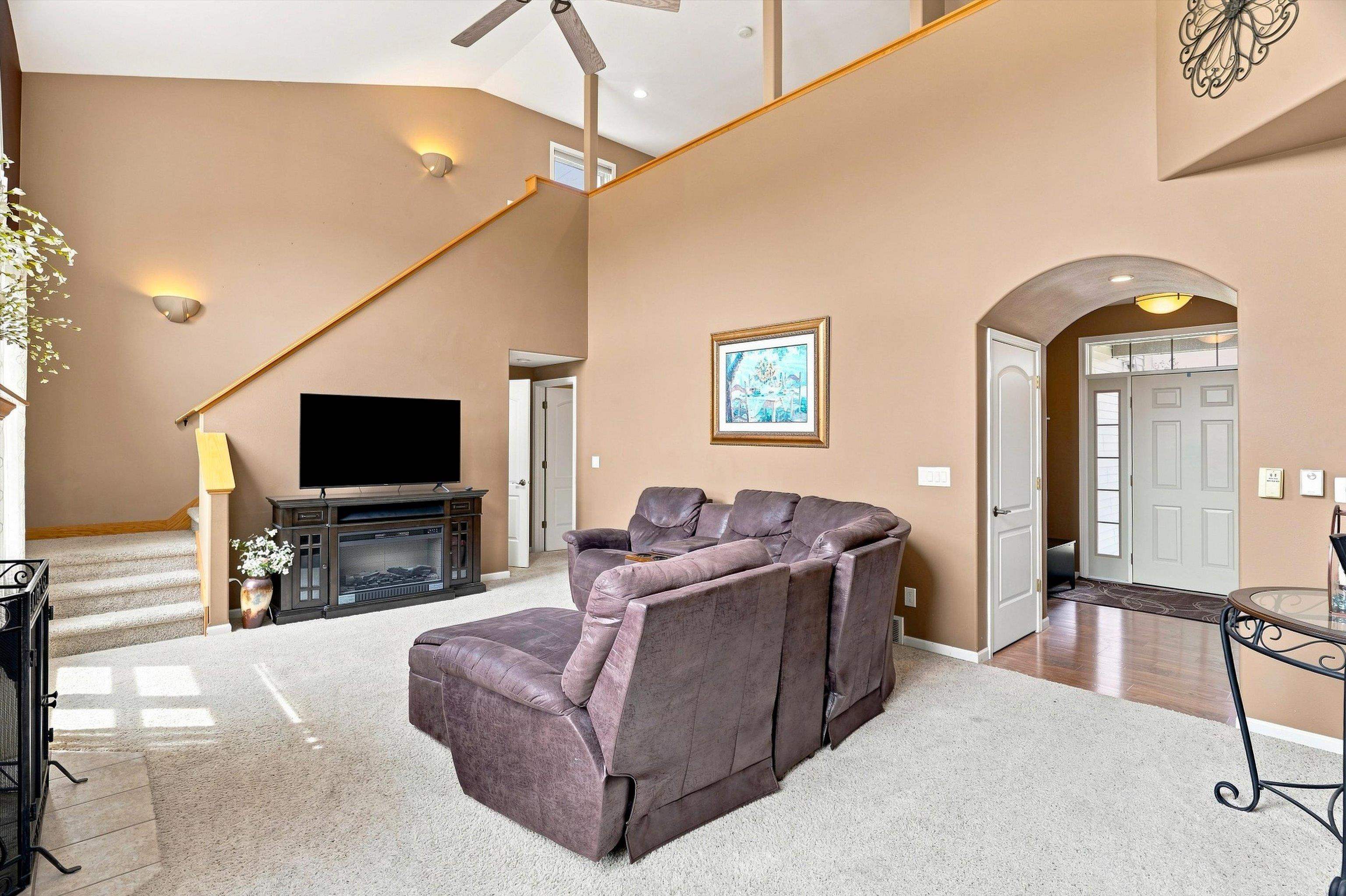 9875 Amber Drive Property Photo 6