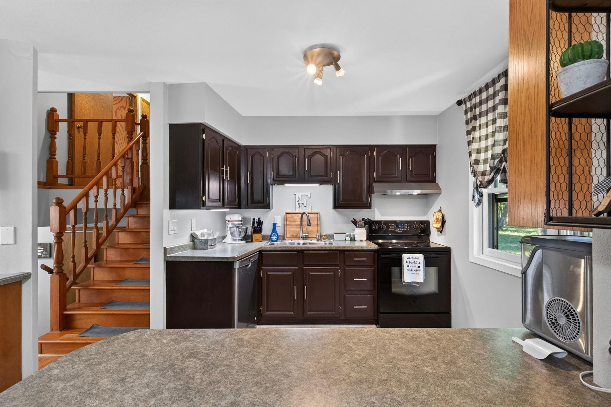 2430 Mulberry Circle Property Photo 3
