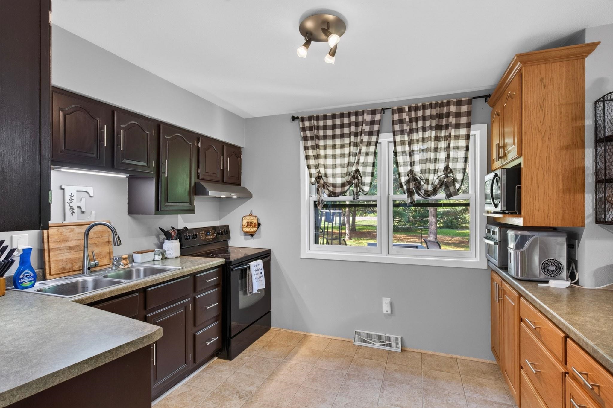 2430 Mulberry Circle Property Photo 4