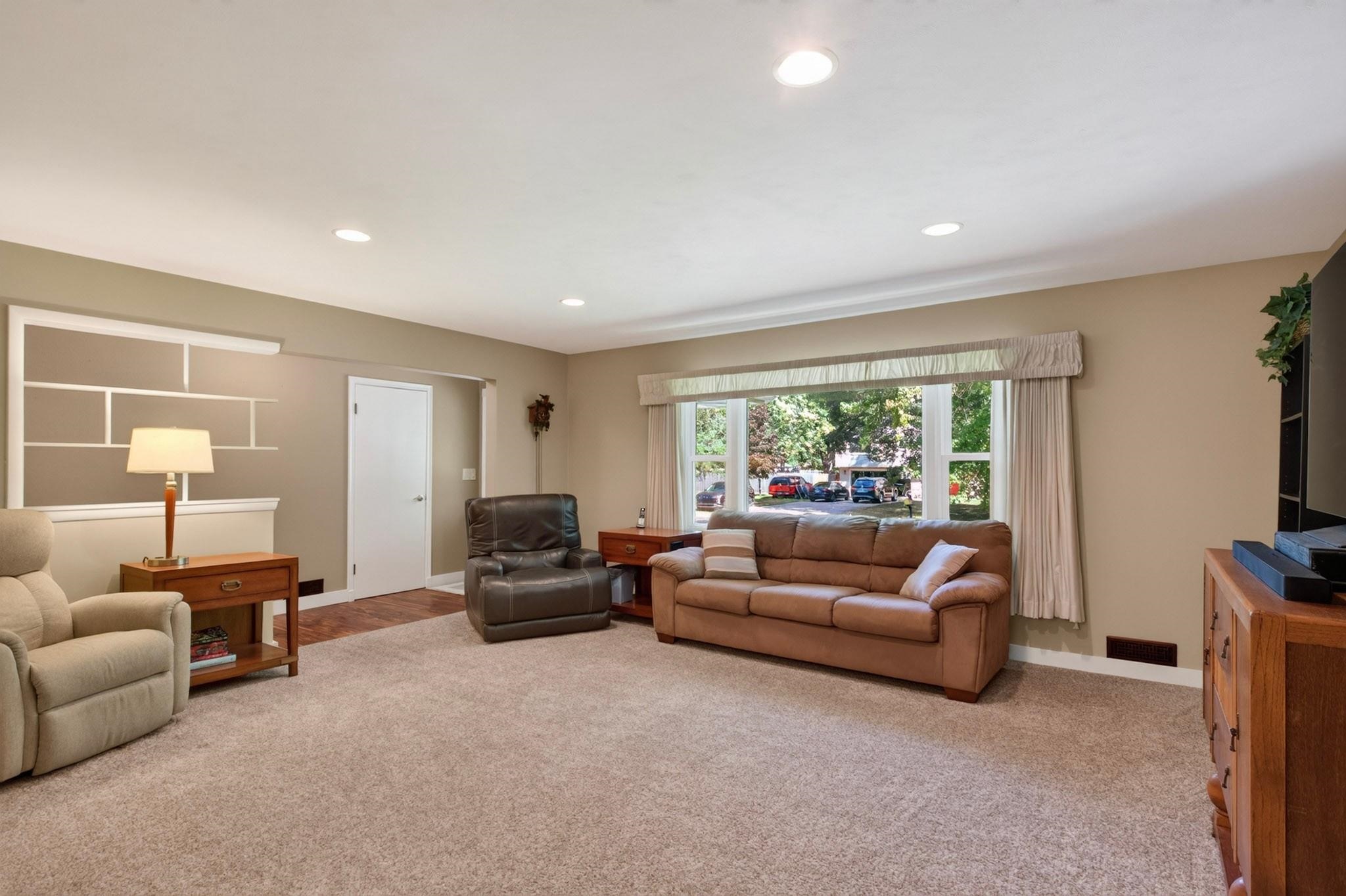 611 Johnson Parkway Property Photo 6