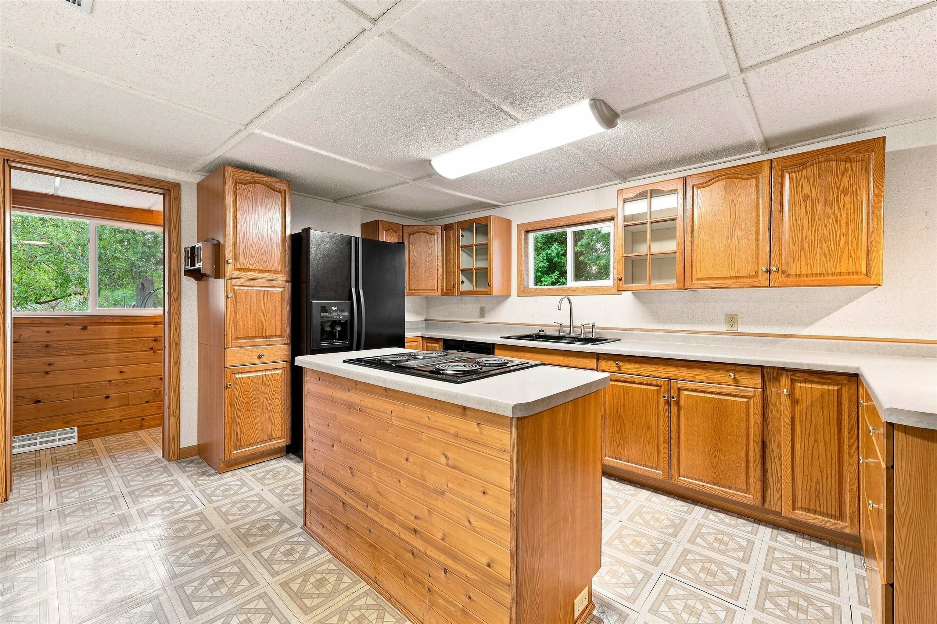 2500 Bush Street Property Photo 9