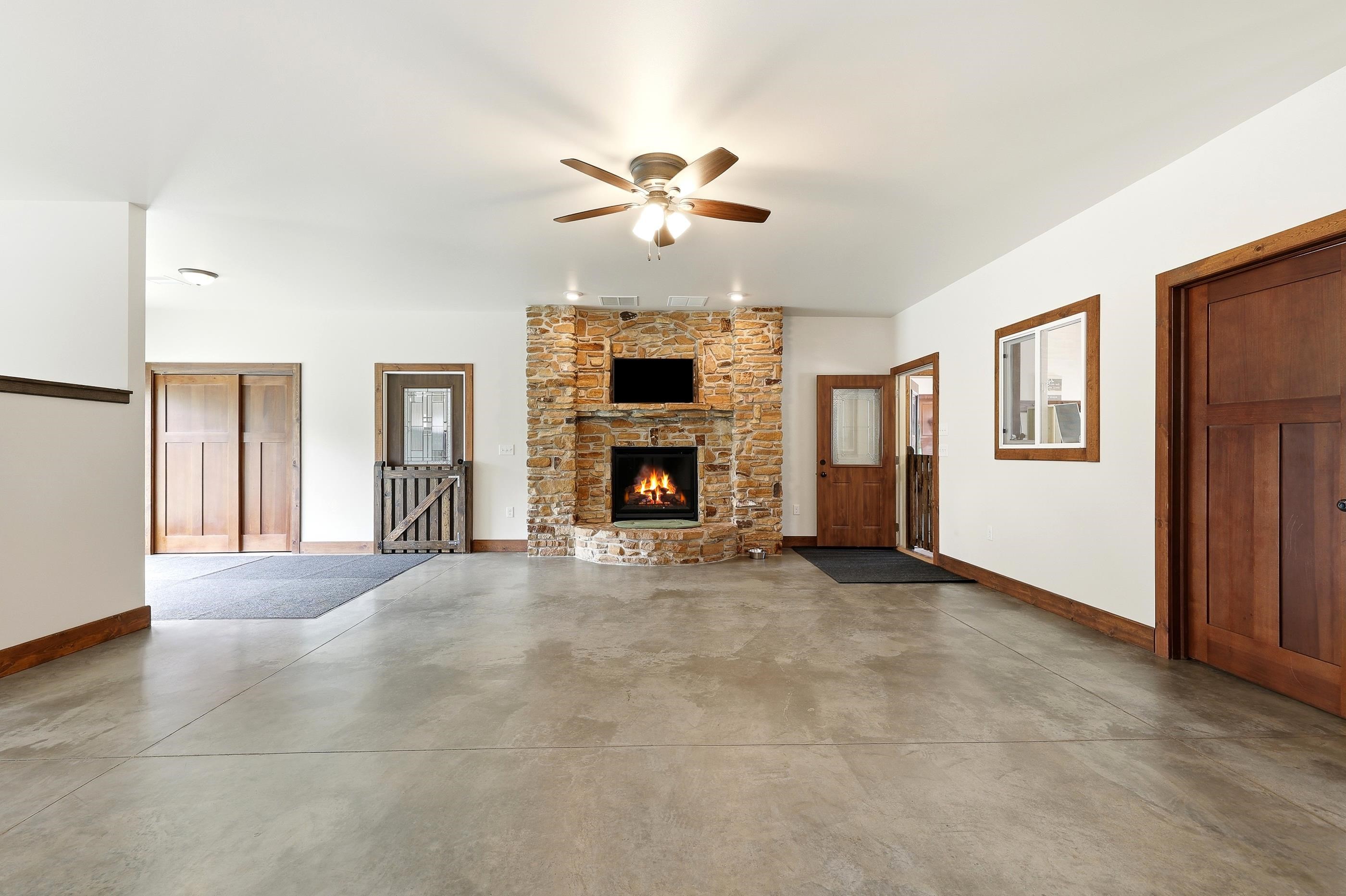 8827 Mill Creek Drive Property Photo 18