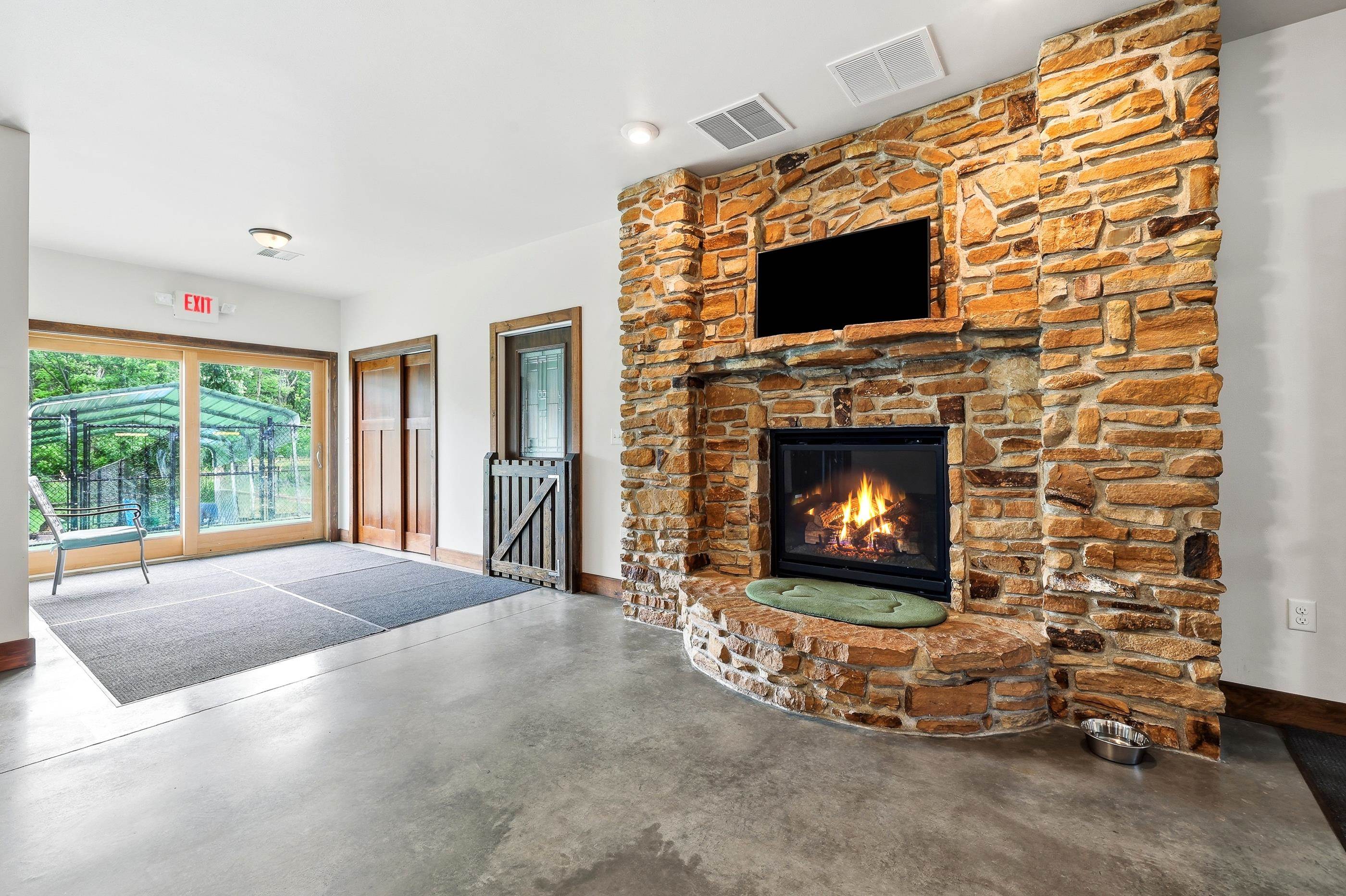 8827 Mill Creek Drive Property Photo 19