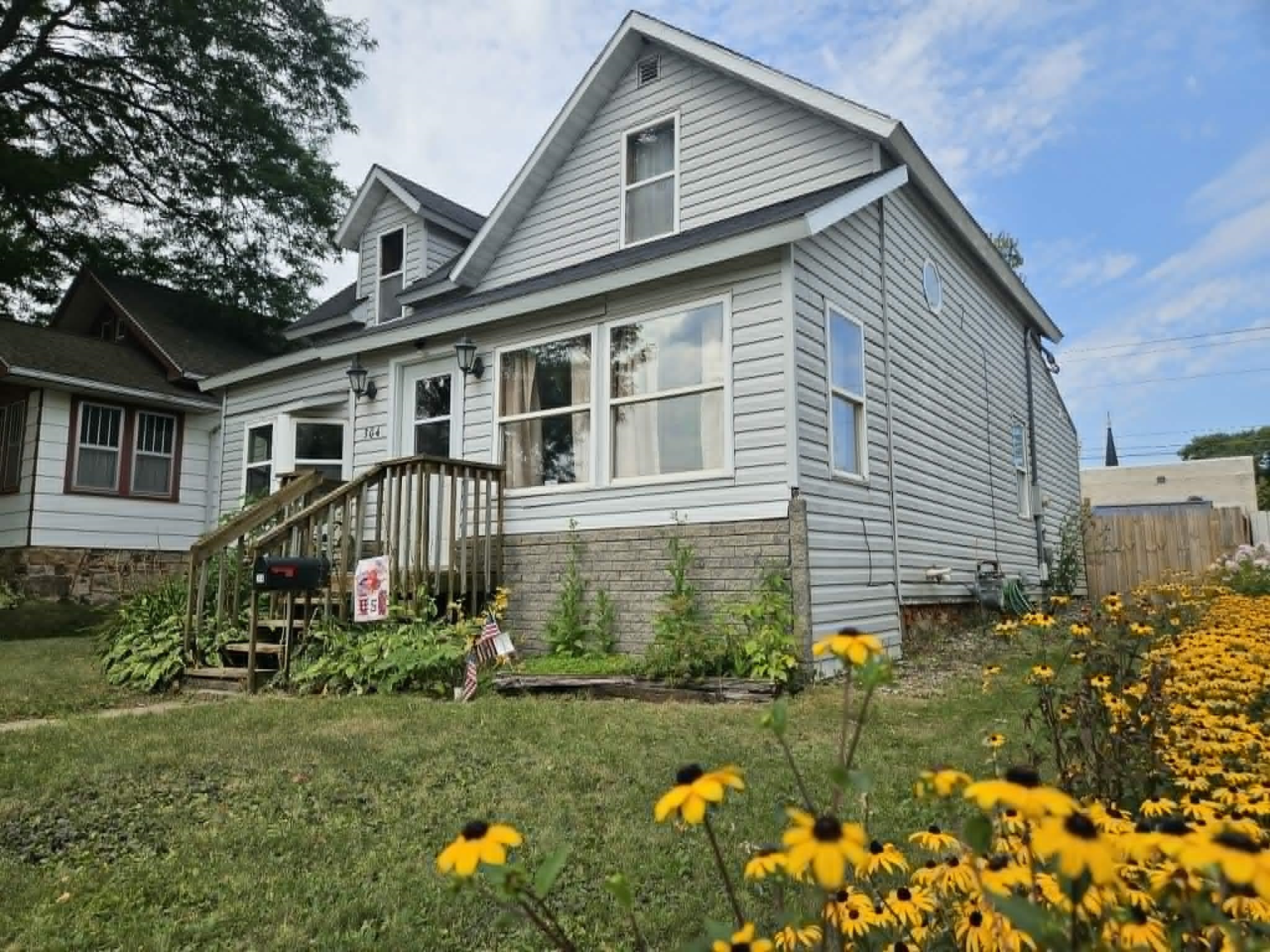 304 N Maple Avenue Property Photo 1