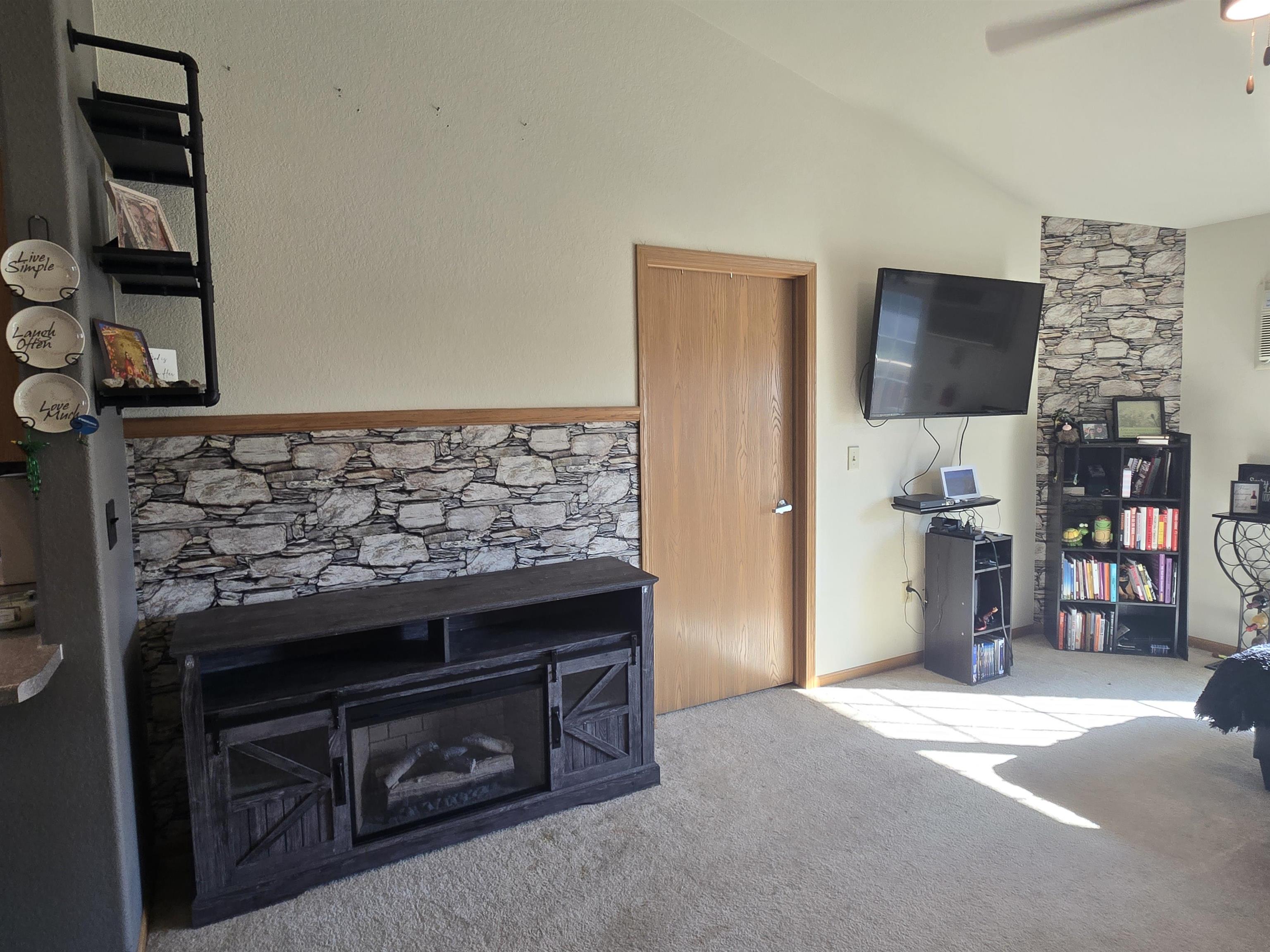 7395 Whitespire Road Property Photo 8