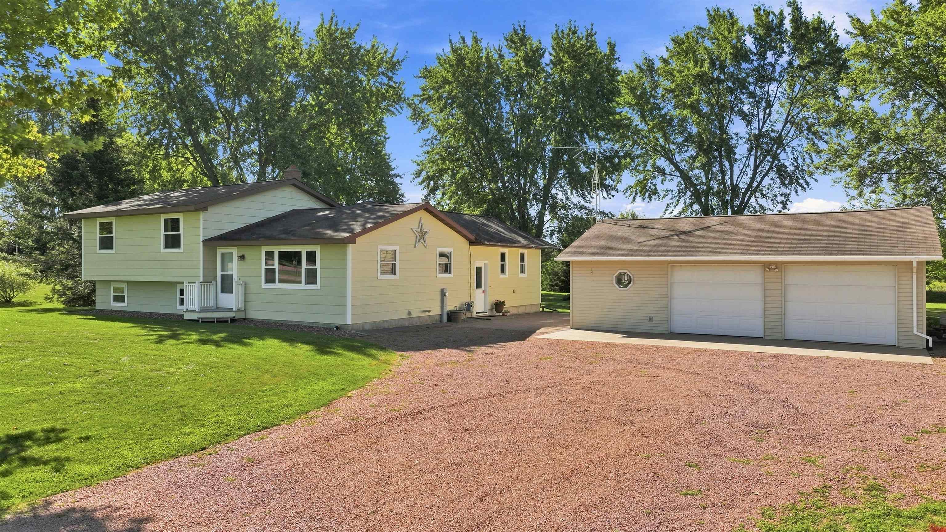 122449 County Road C Property Photo 2