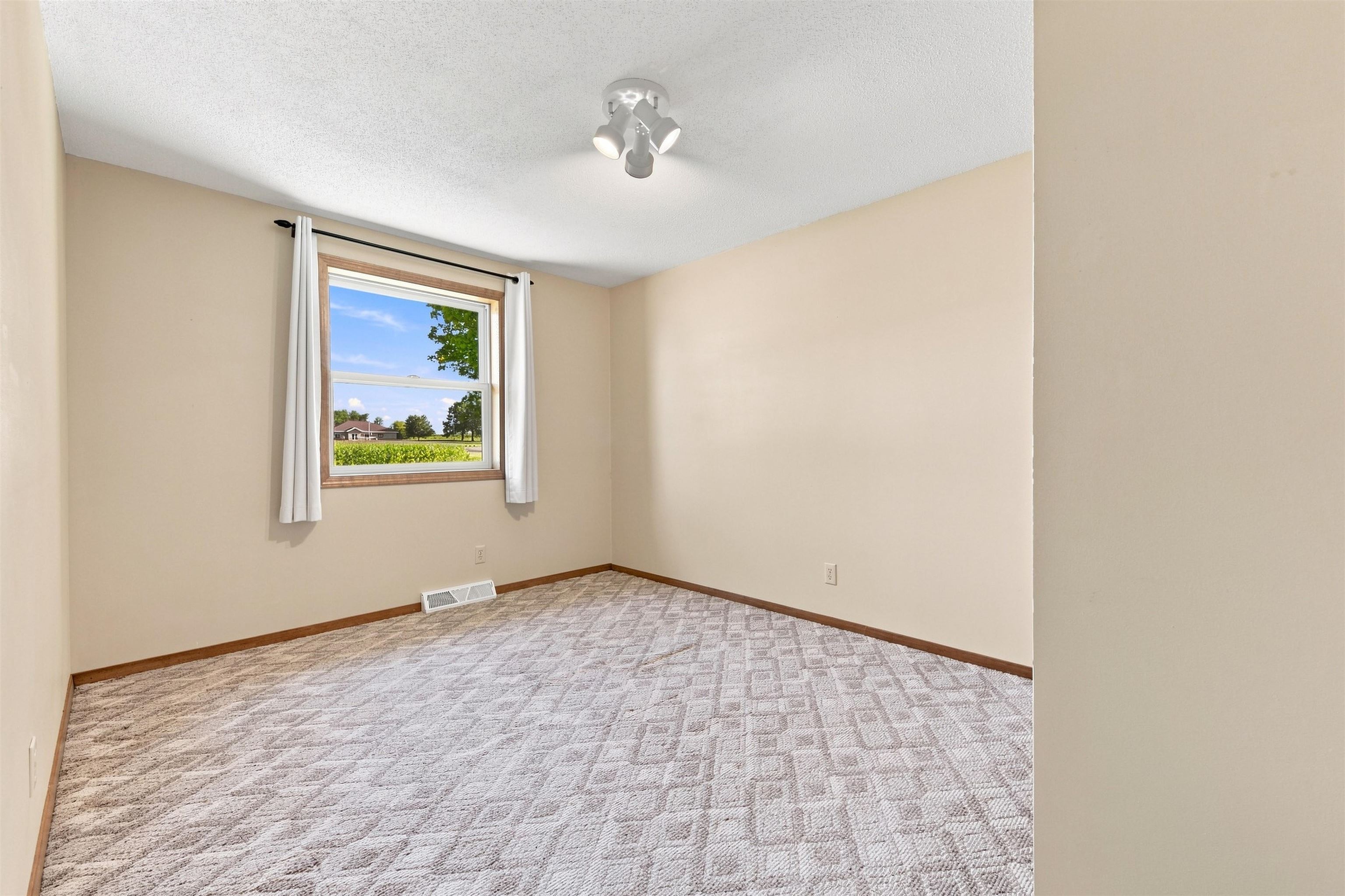 122449 County Road C Property Photo 24
