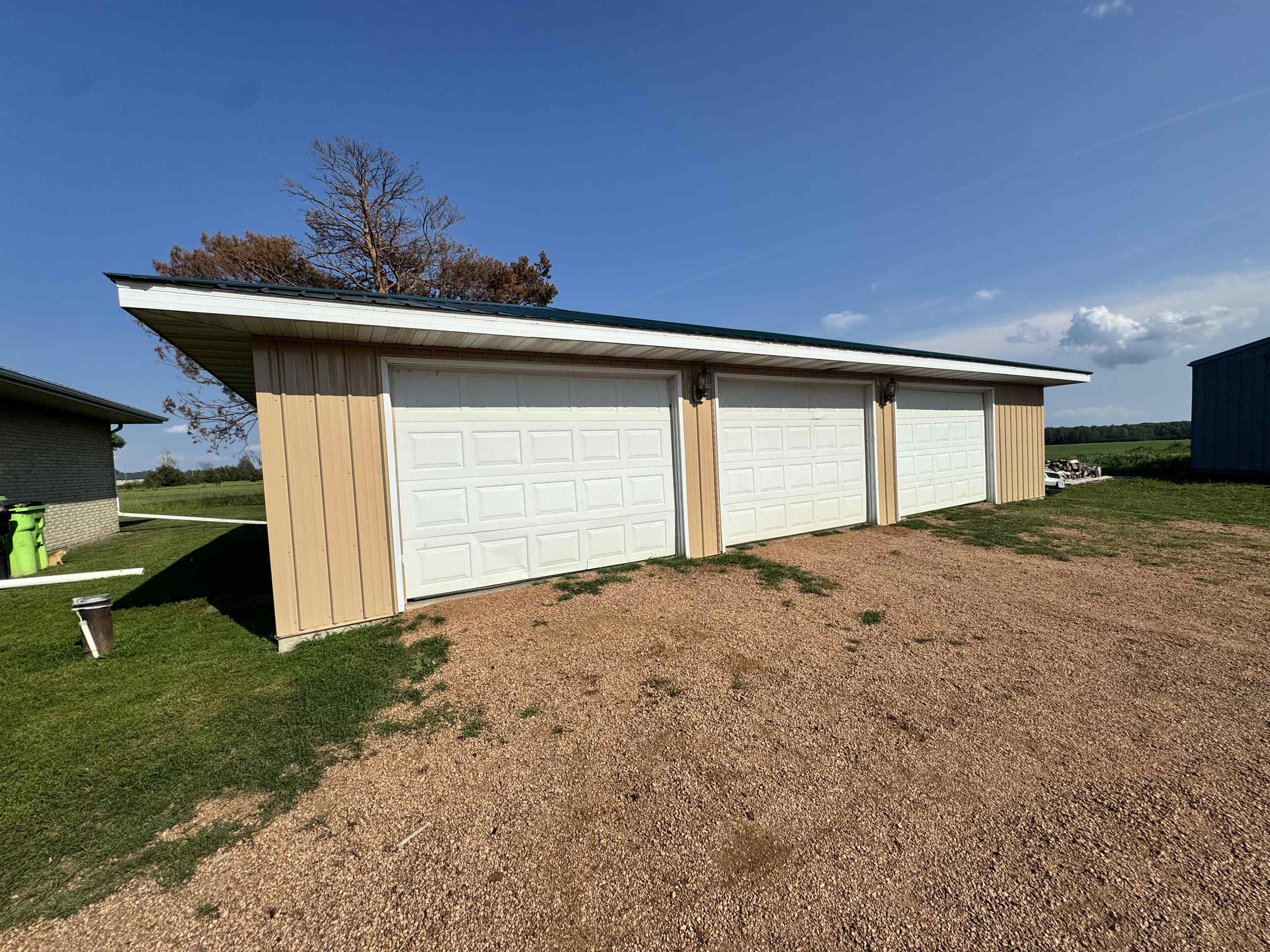 106467 Mann Road Property Photo 3