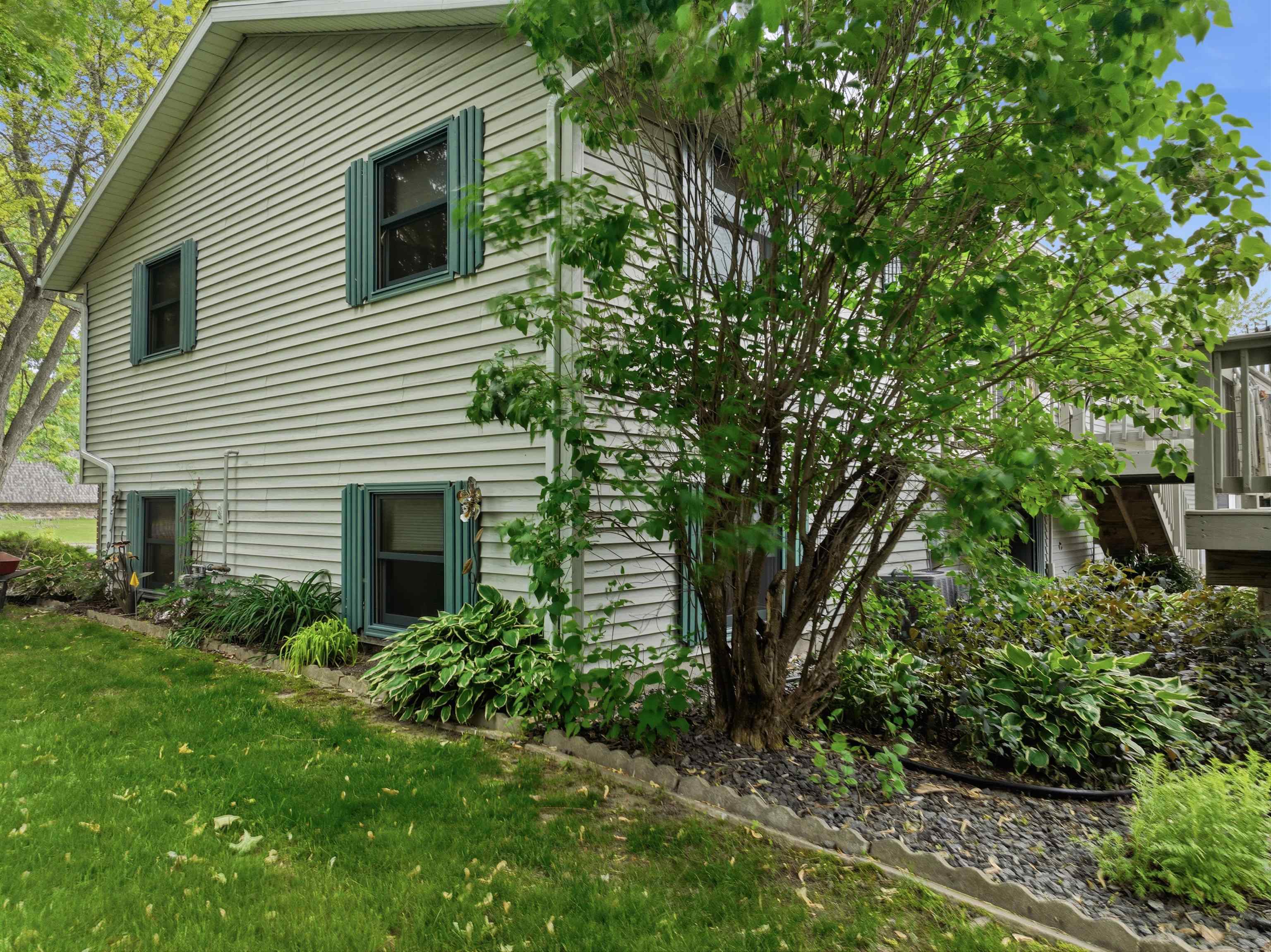 1019 W Upham Street Property Photo 5
