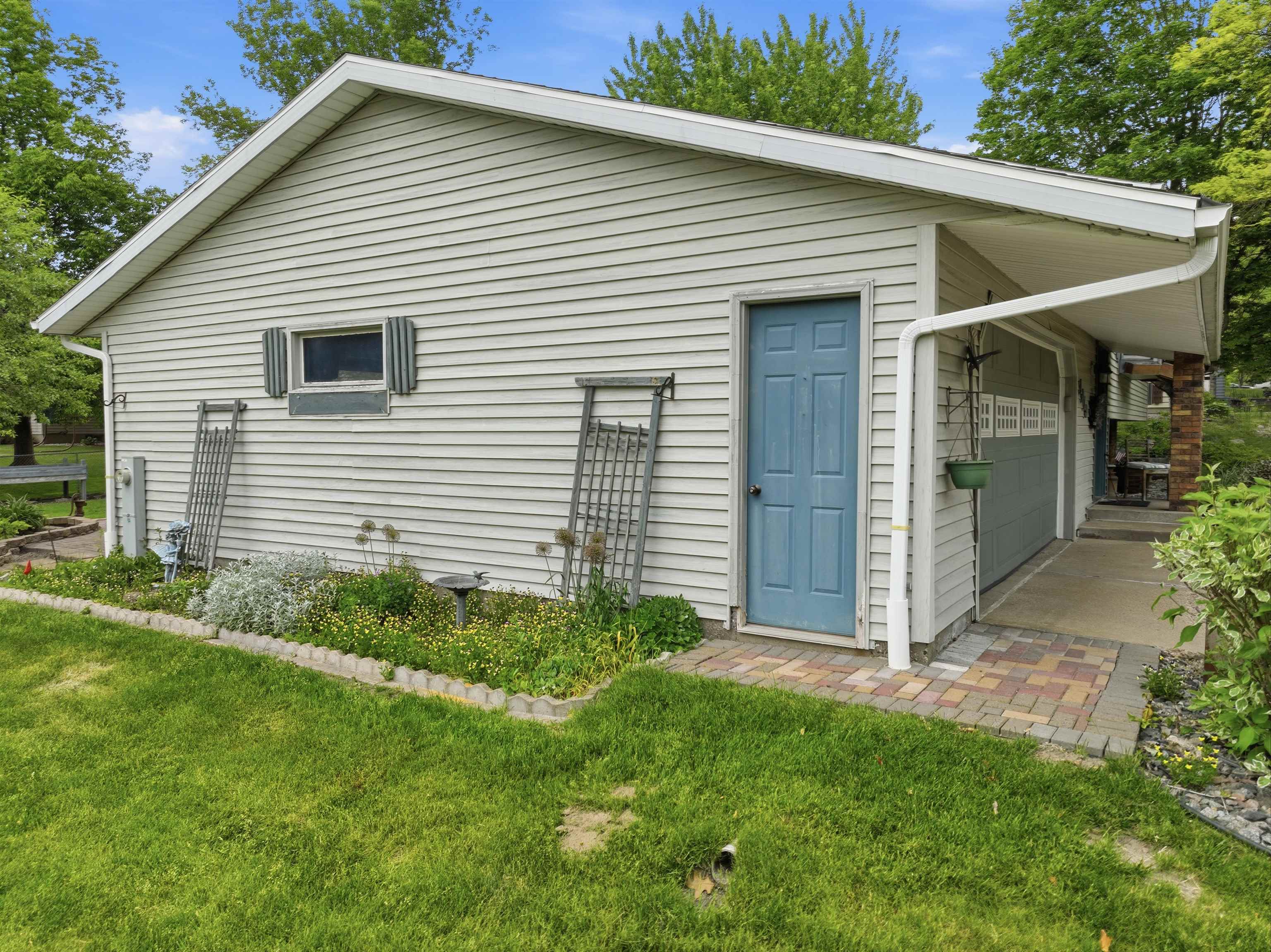 1019 W Upham Street Property Photo 10
