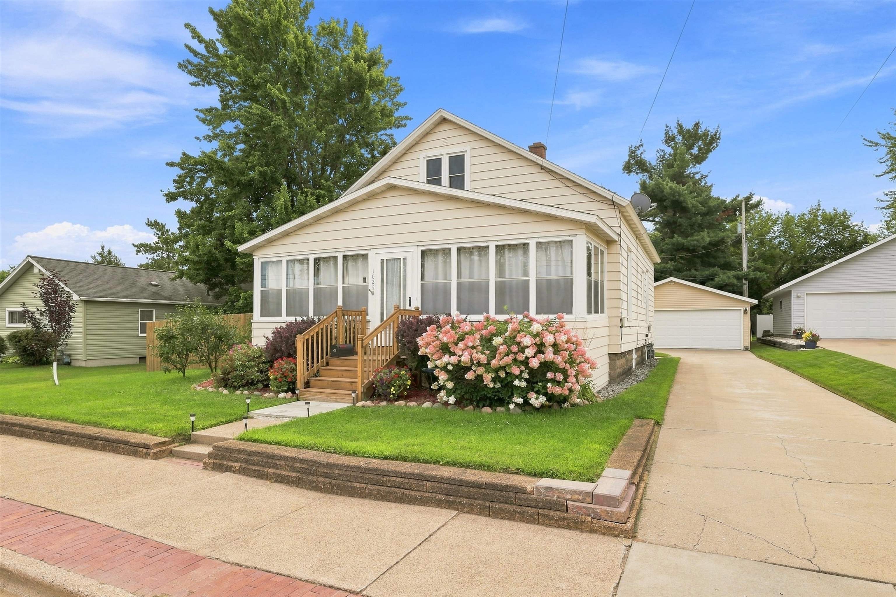 1025 Matilda Street Property Photo 1