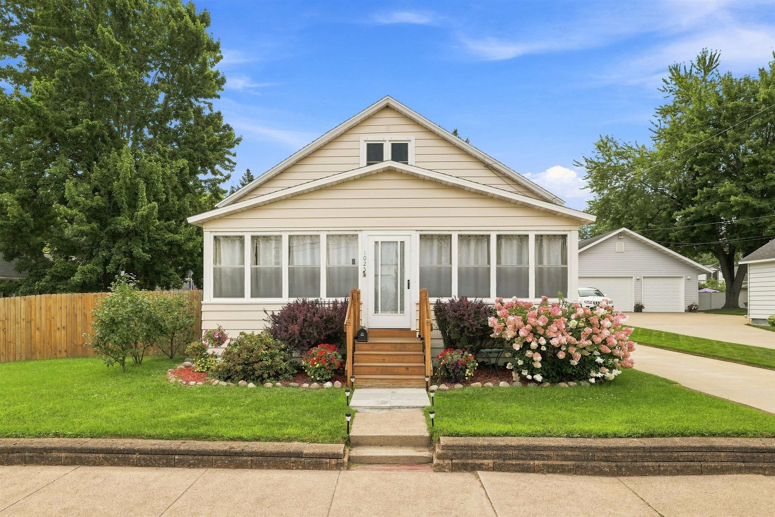 1025 Matilda Street Property Photo 2