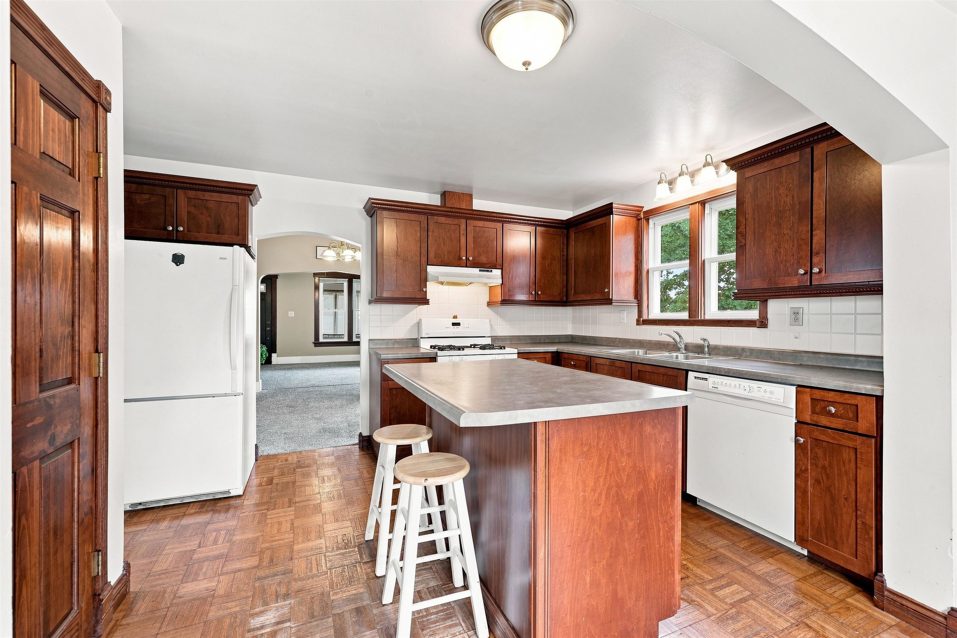 1025 Matilda Street Property Photo 4
