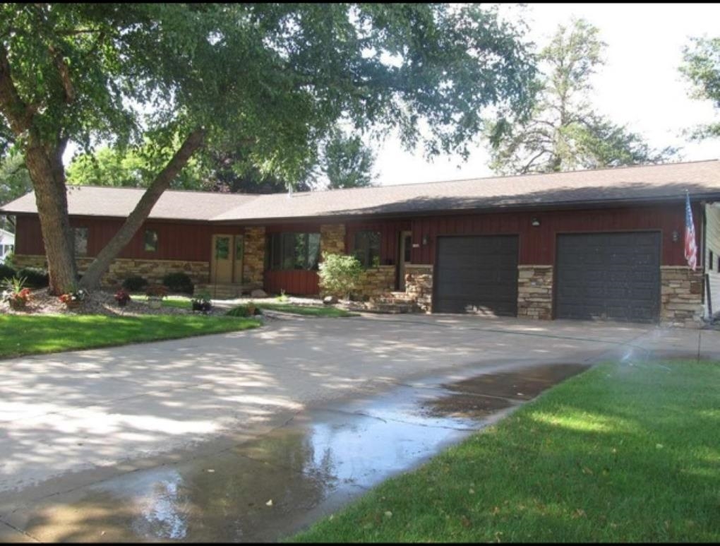 1125 Pinecrest Avenue Property Photo 1