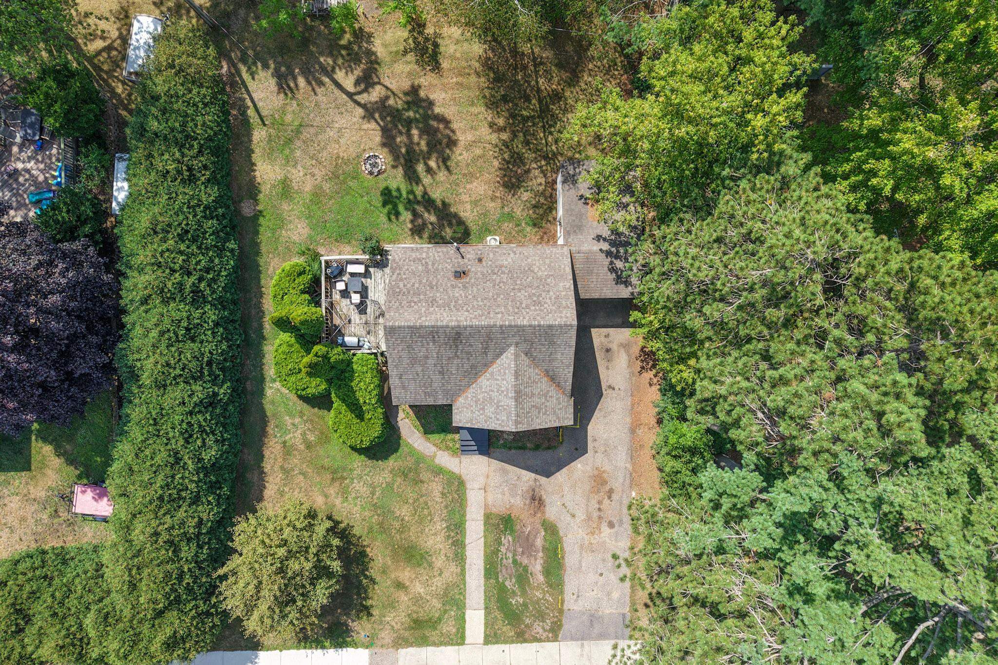 1820 Peach Street Property Photo 4