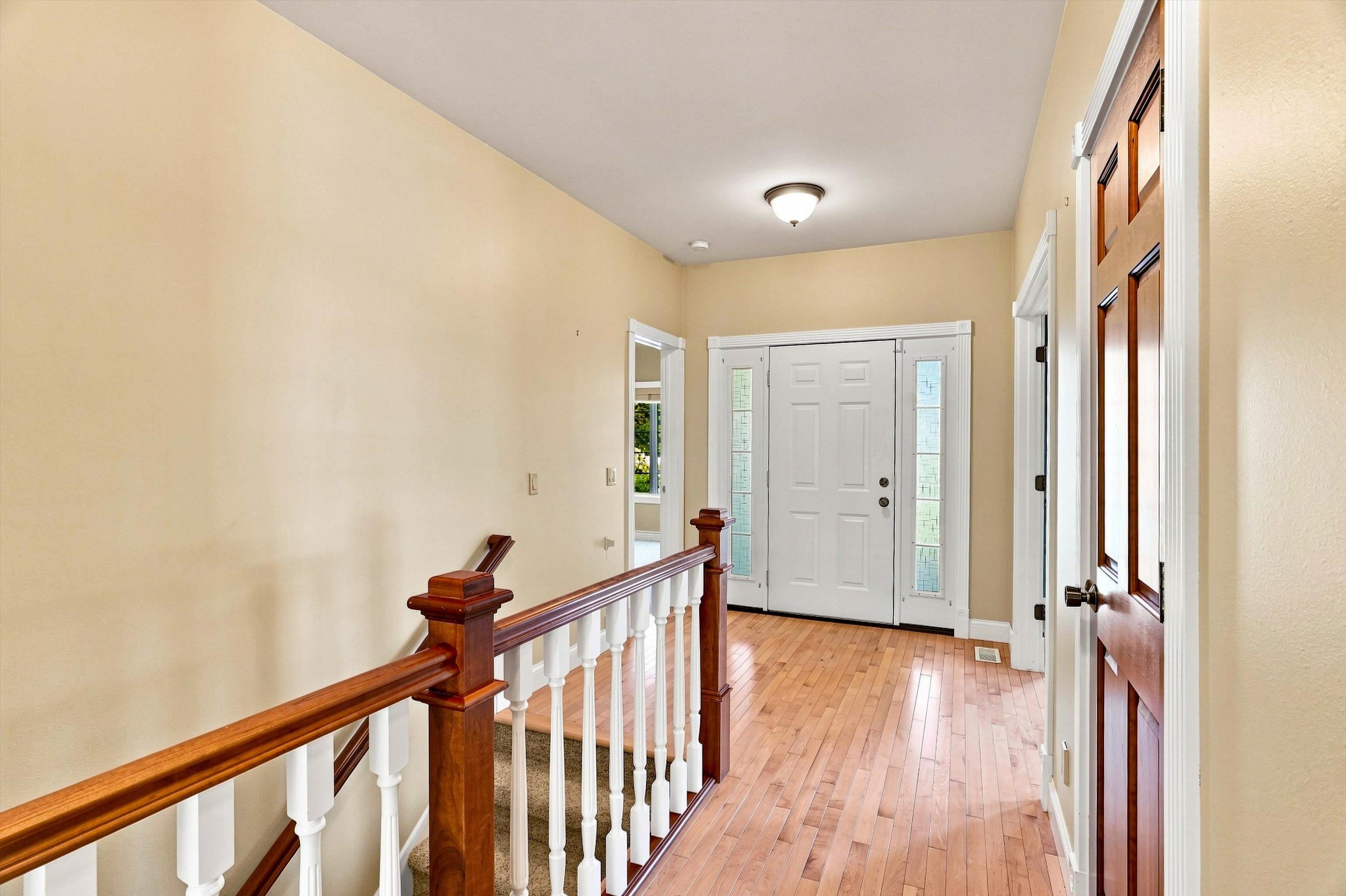 1109 S Locust Avenue Property Photo 3