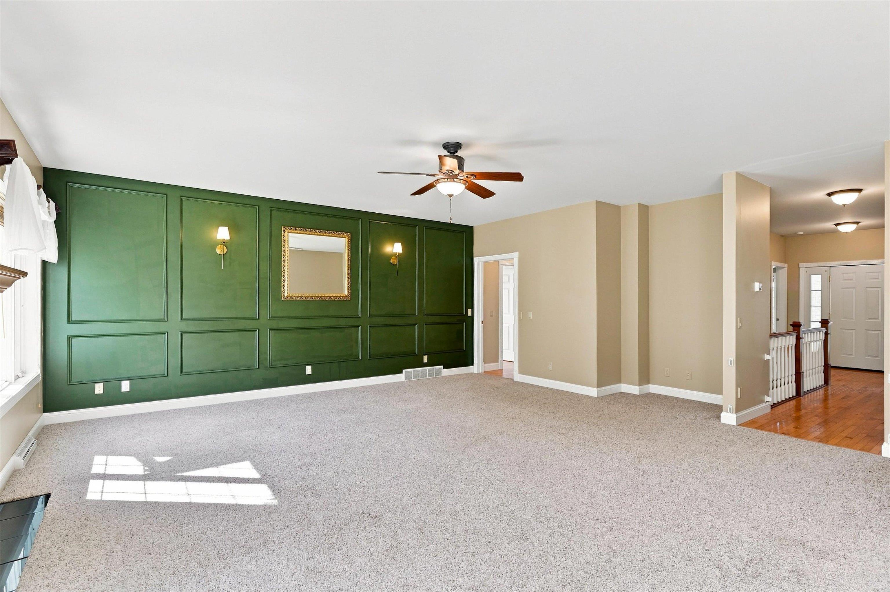 1109 S Locust Avenue Property Photo 7