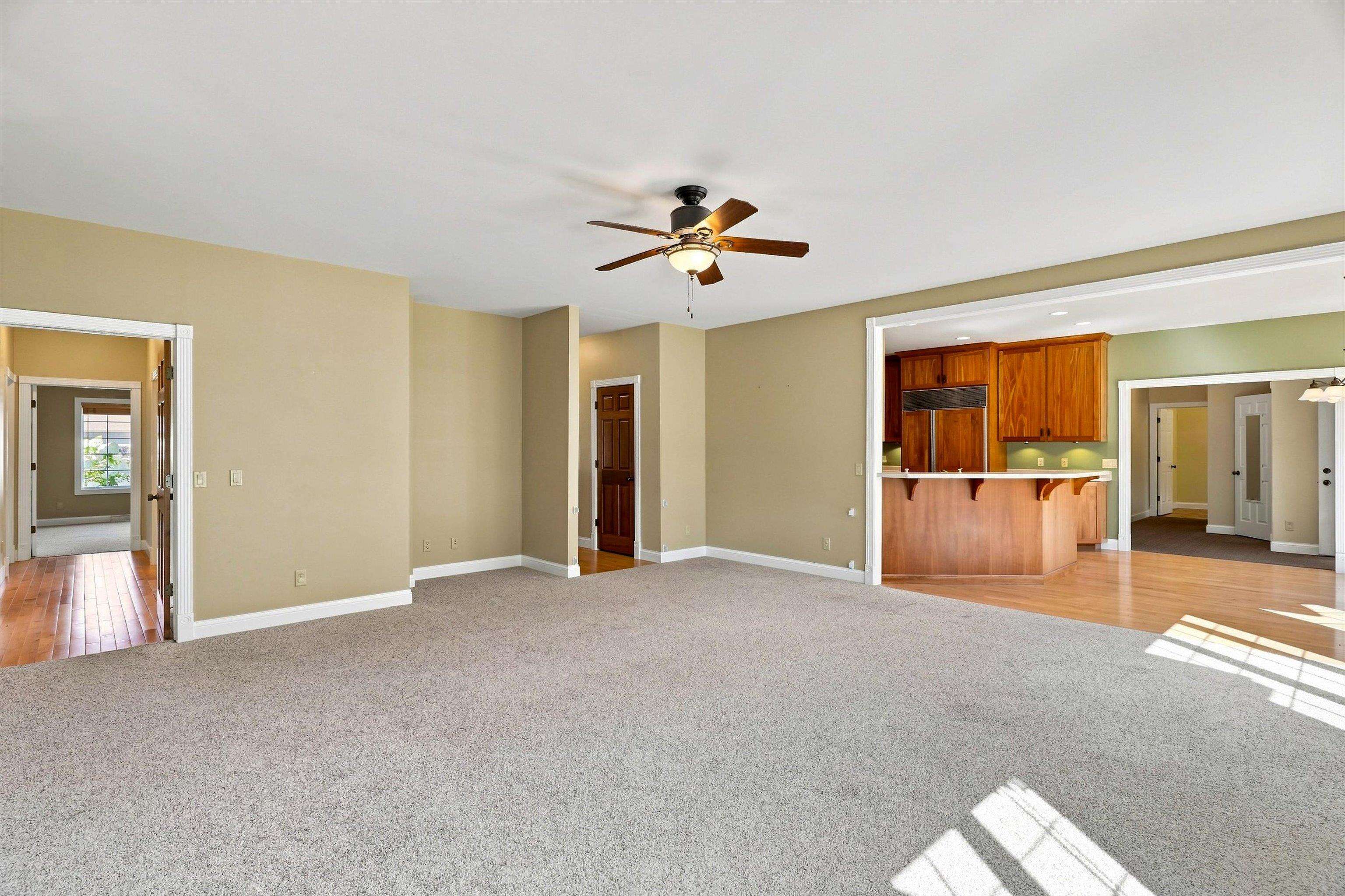 1109 S Locust Avenue Property Photo 8