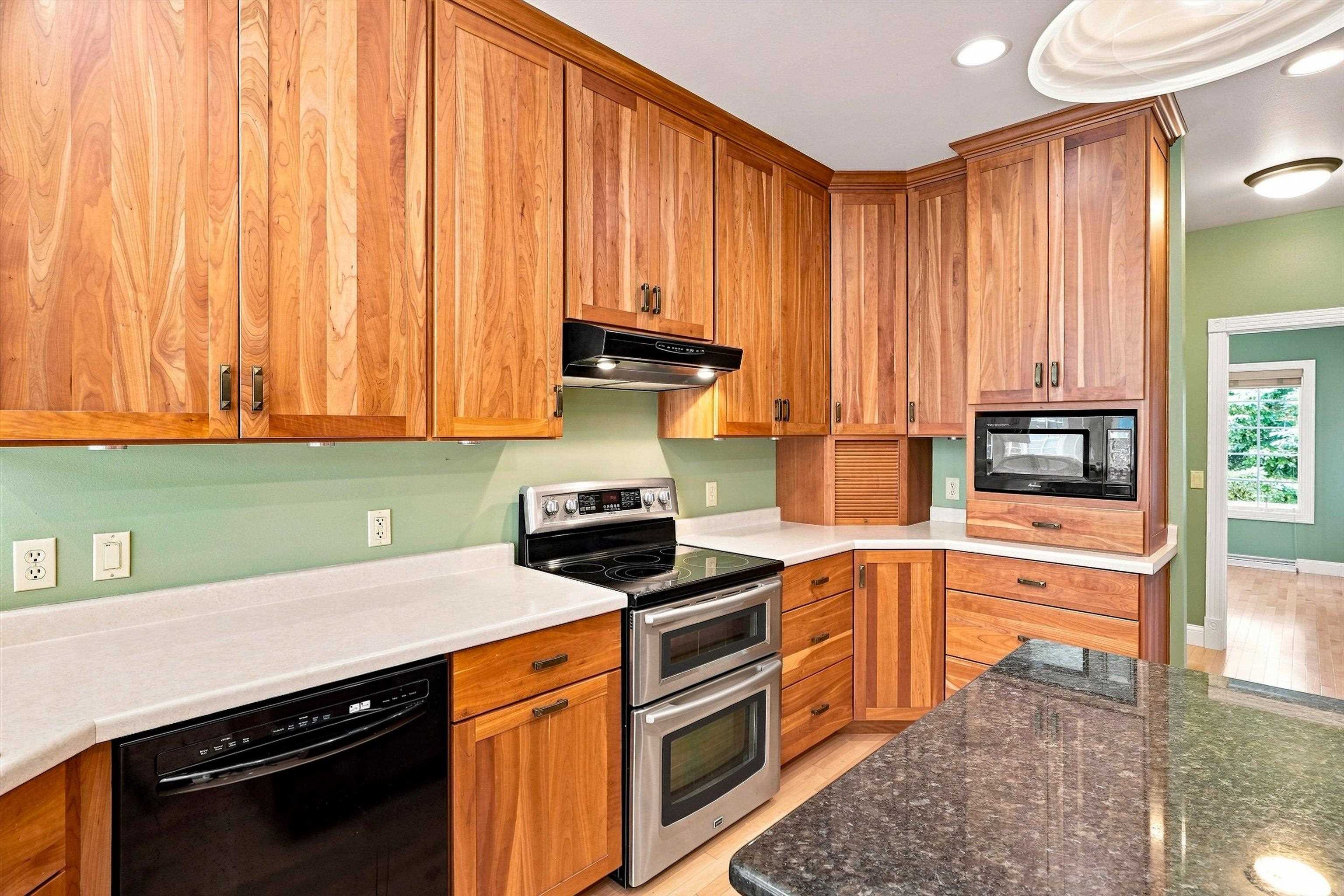 1109 S Locust Avenue Property Photo 14
