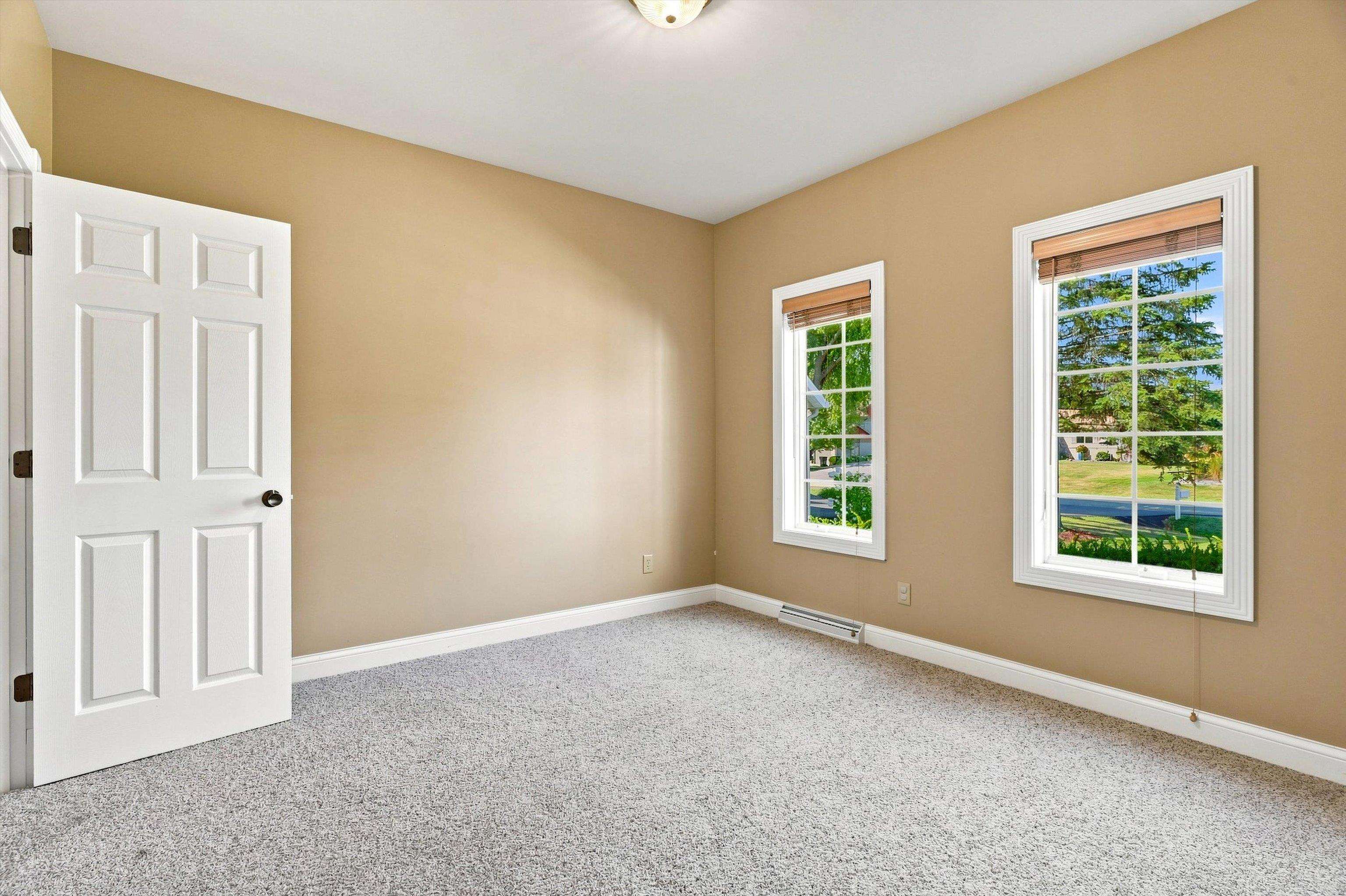 1109 S Locust Avenue Property Photo 24