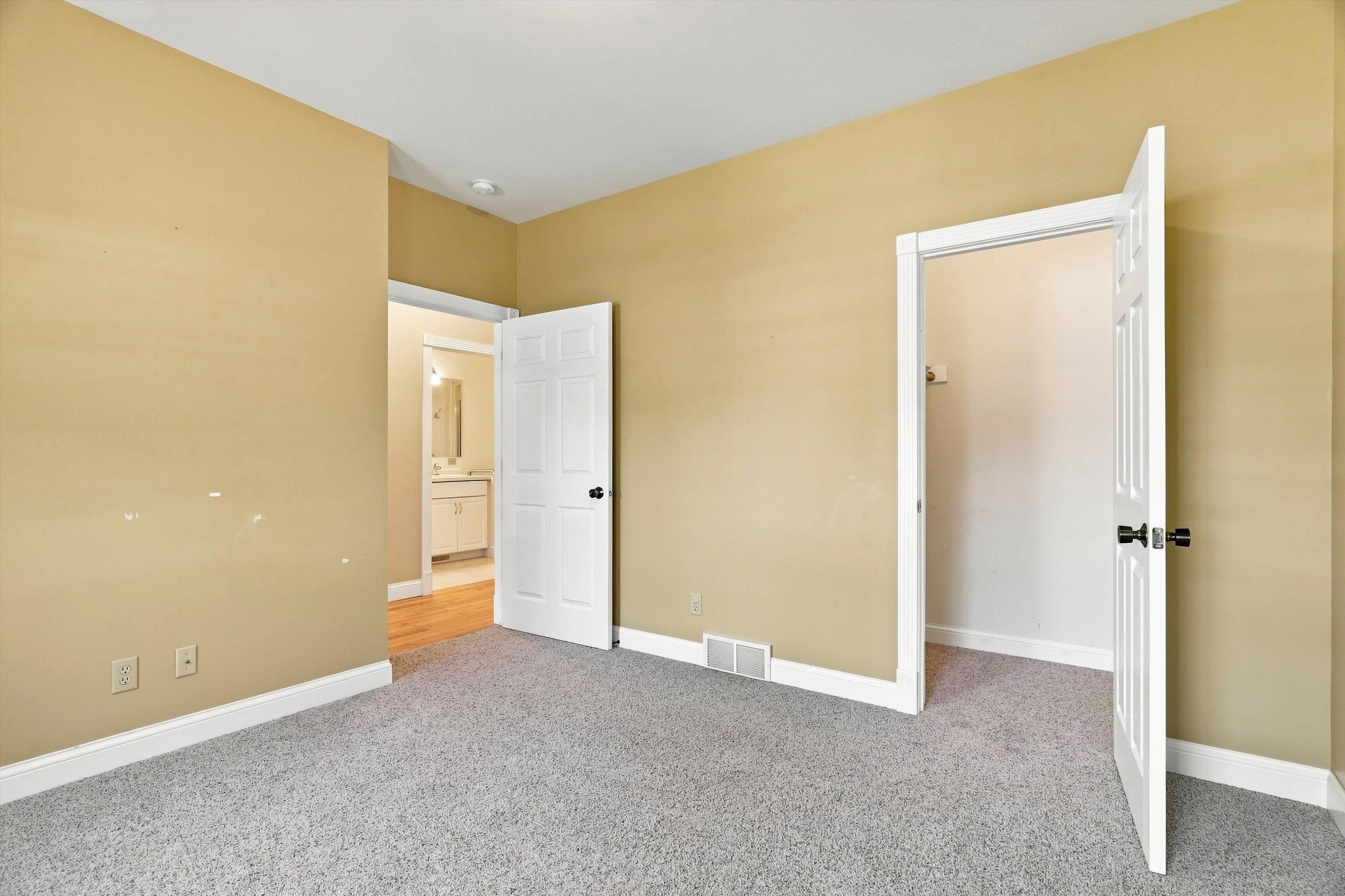 1109 S Locust Avenue Property Photo 25