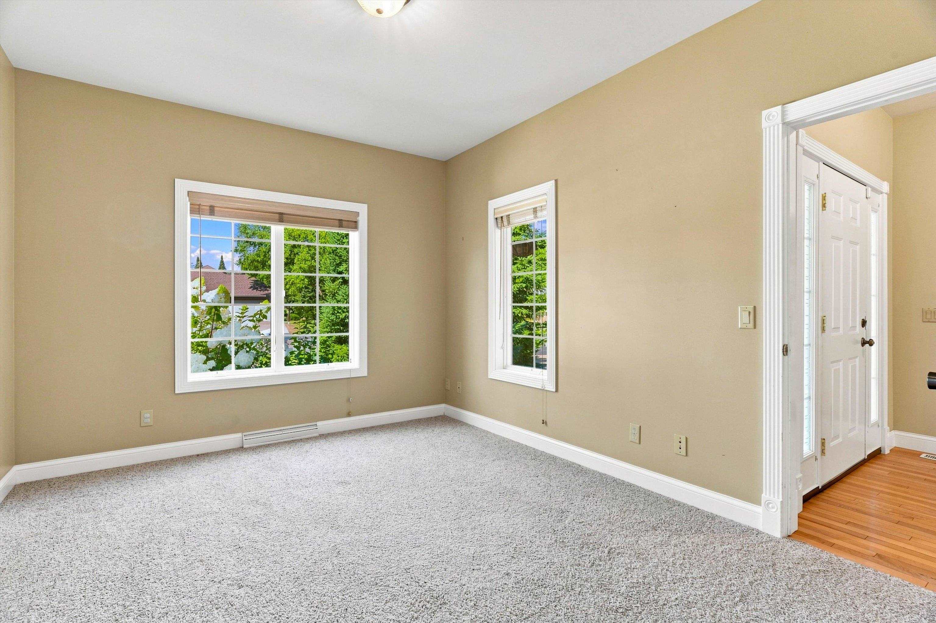 1109 S Locust Avenue Property Photo 27