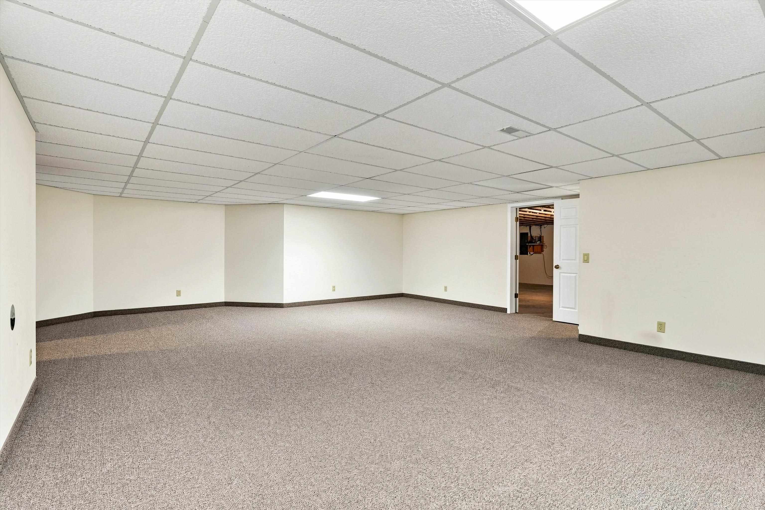 1109 S Locust Avenue Property Photo 36