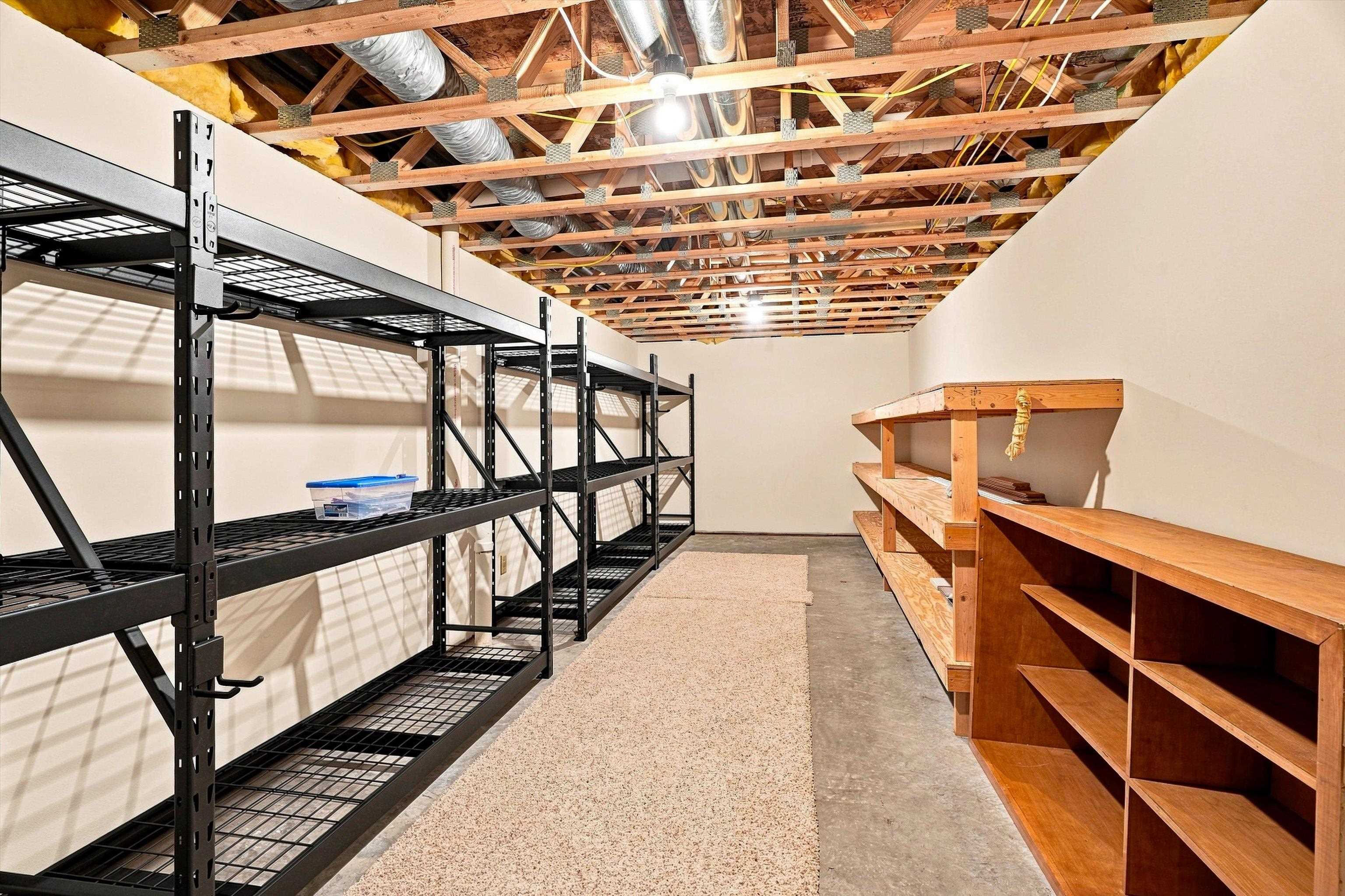 1109 S Locust Avenue Property Photo 38