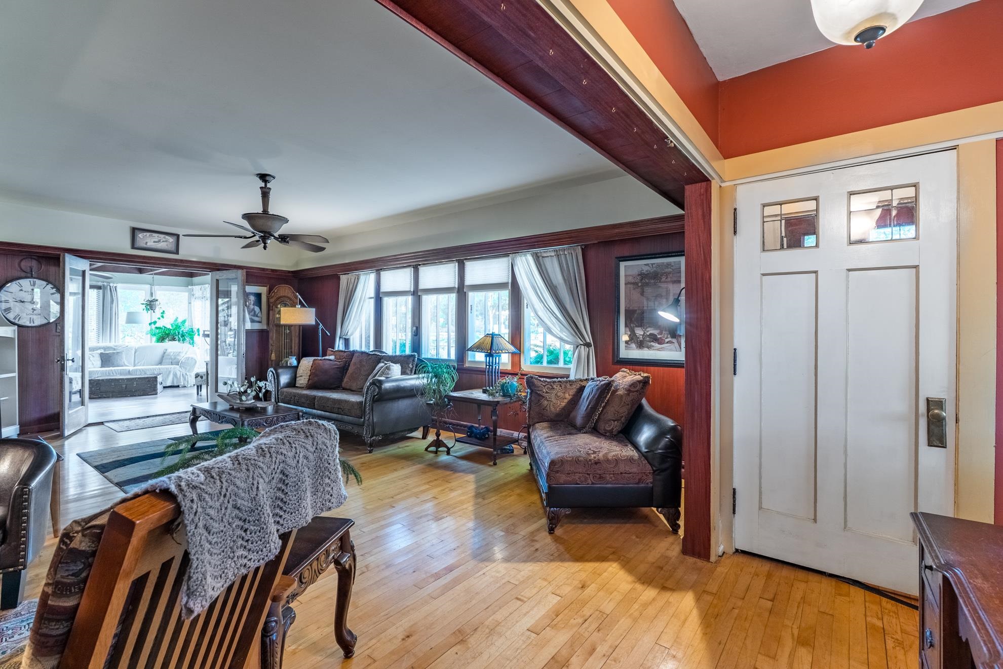 615 N Center Avenue Property Photo 13
