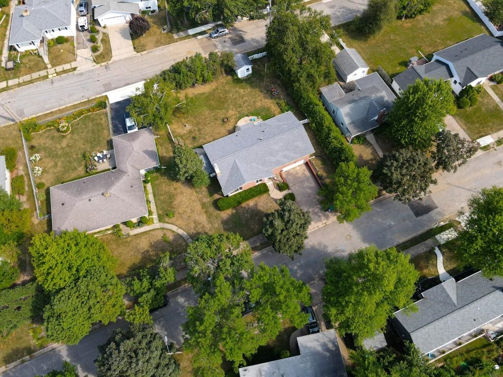 908 Greenhill Drive Property Photo 3