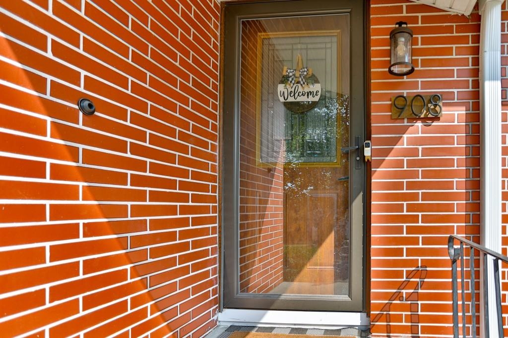 908 Greenhill Drive Property Photo 7