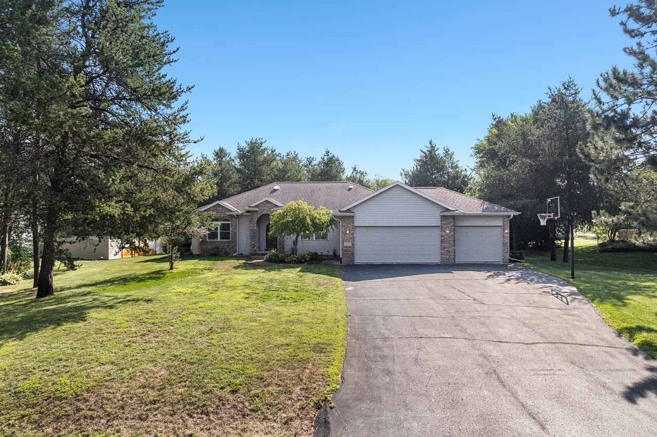 2242 Meadow Drive Property Photo 1