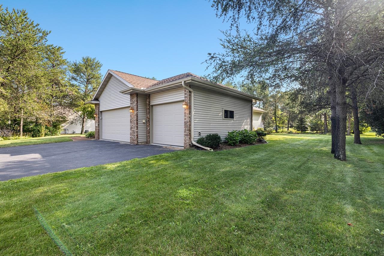 2242 Meadow Drive Property Photo 2