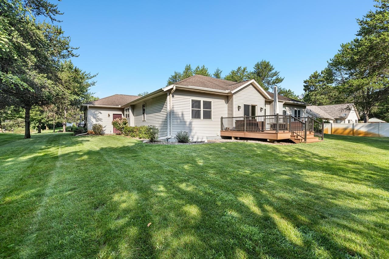 2242 Meadow Drive Property Photo 3