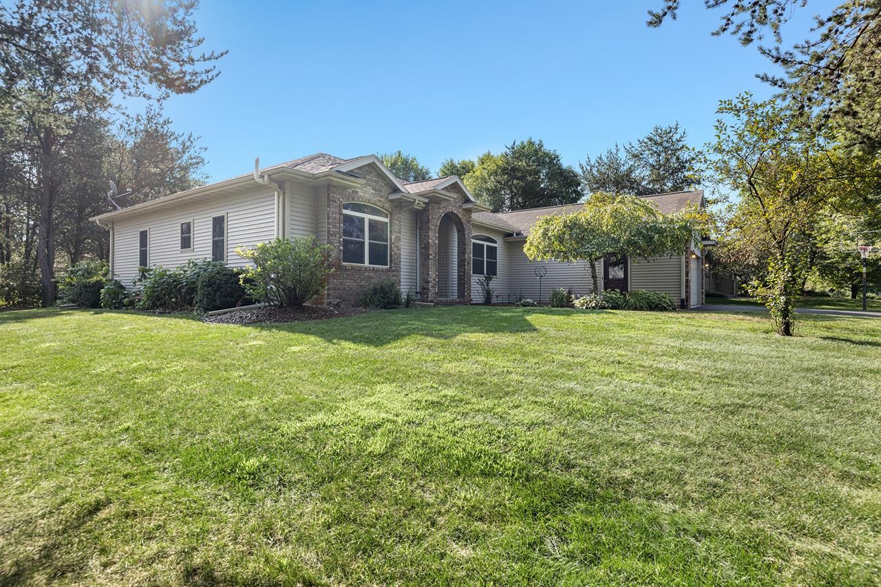 2242 Meadow Drive Property Photo 6