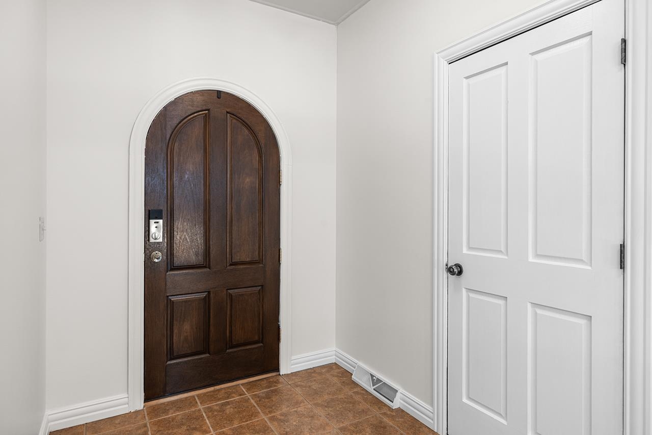 2242 Meadow Drive Property Photo 8