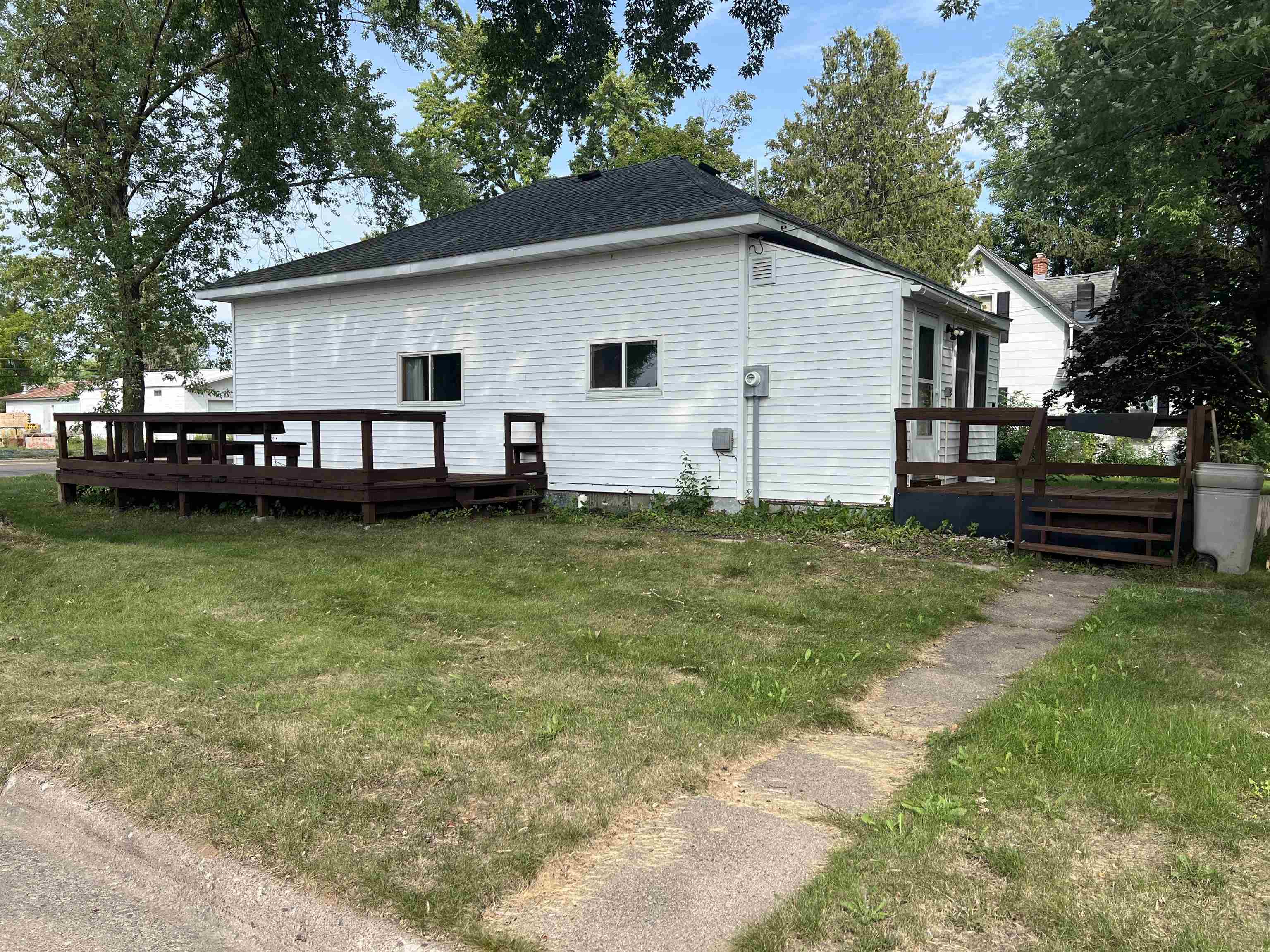 507 E 3rd Street Property Photo 4