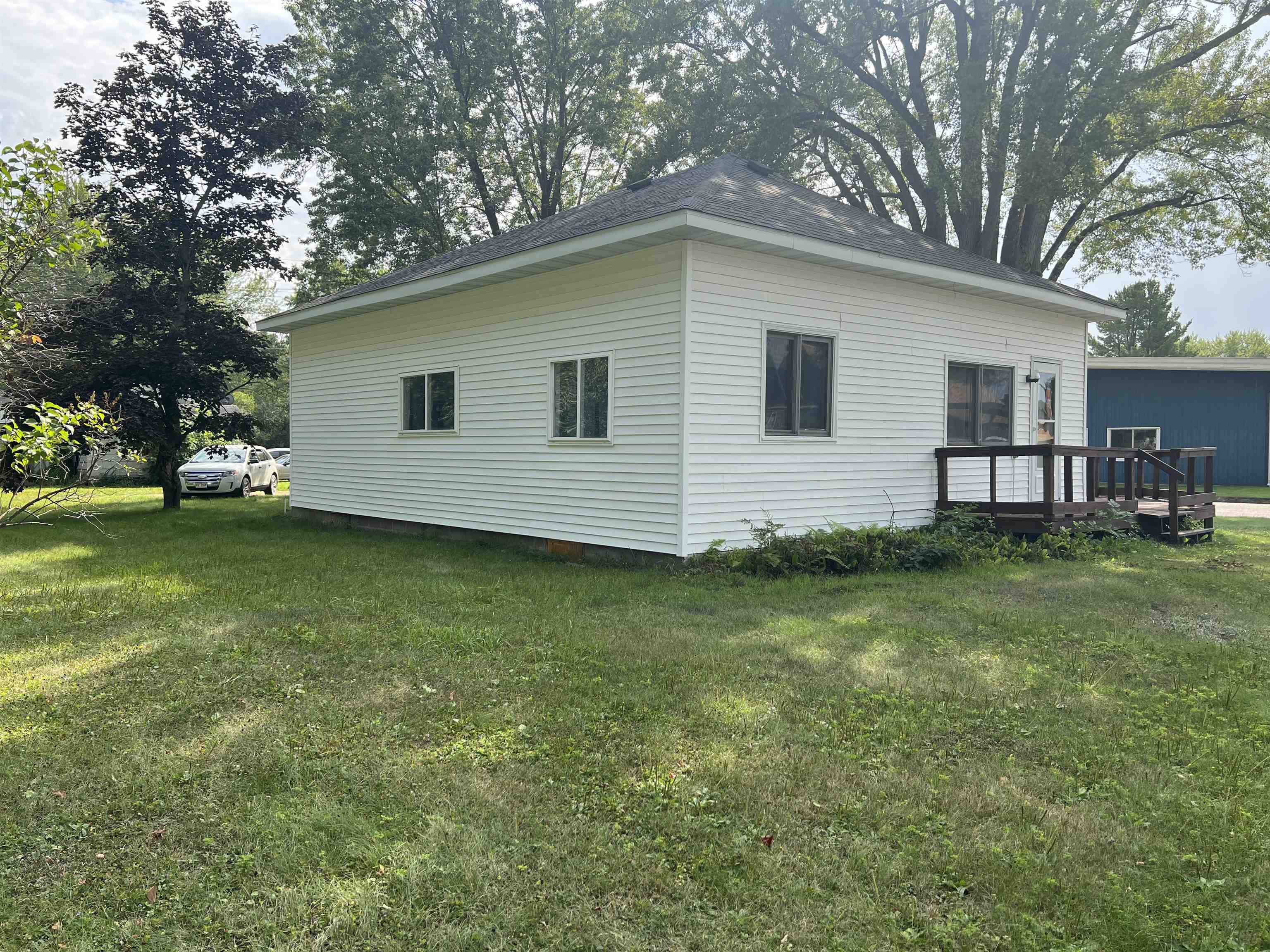 507 E 3rd Street Property Photo 5