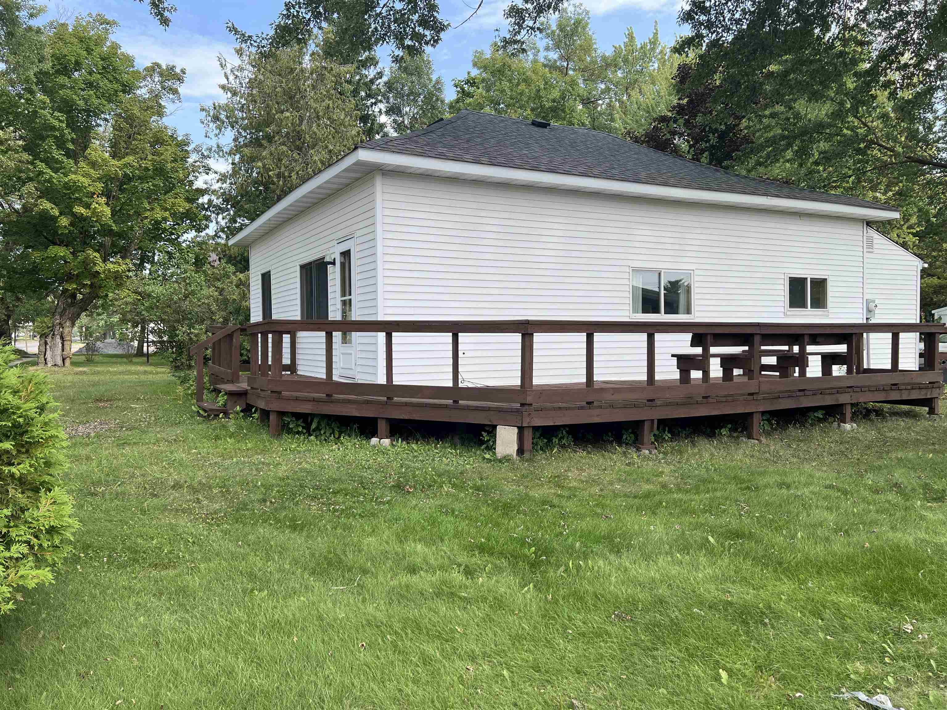 507 E 3rd Street Property Photo 7