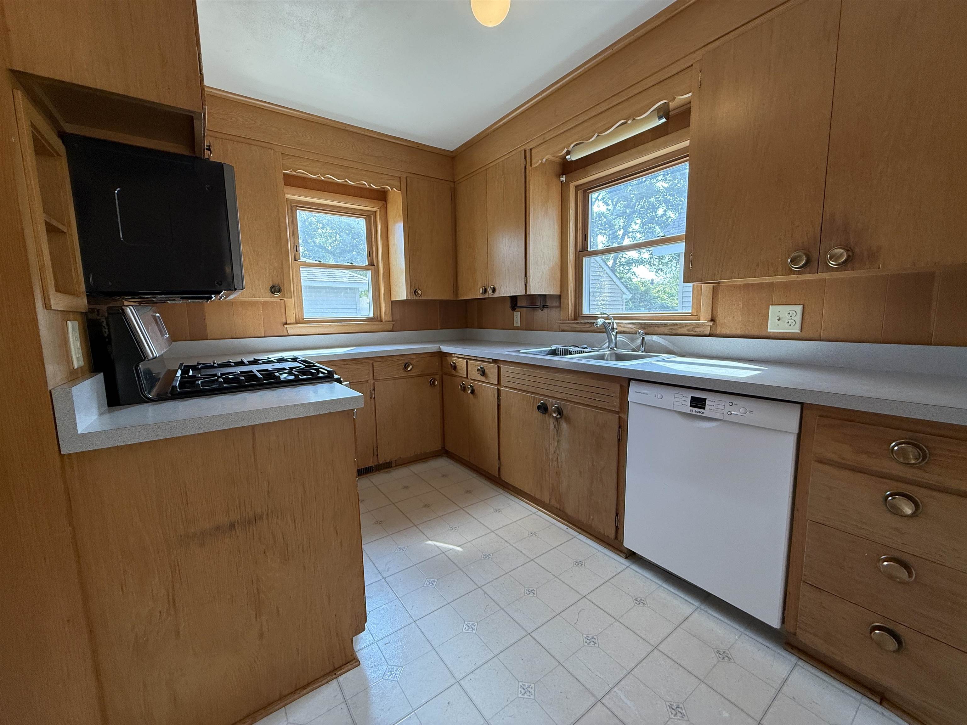 515 Norton Street Property Photo 9