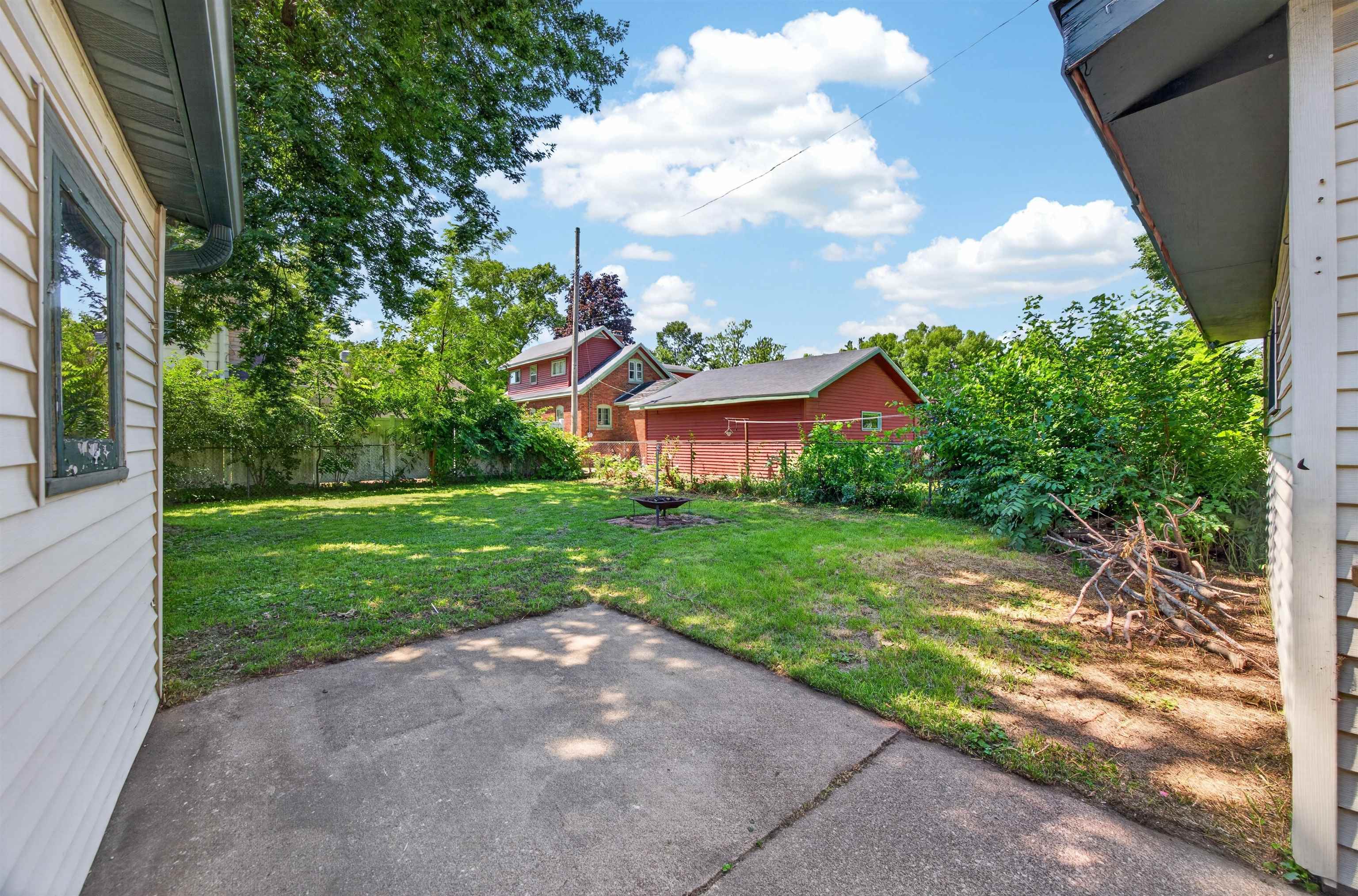 1916 Wyatt Avenue Property Photo 24