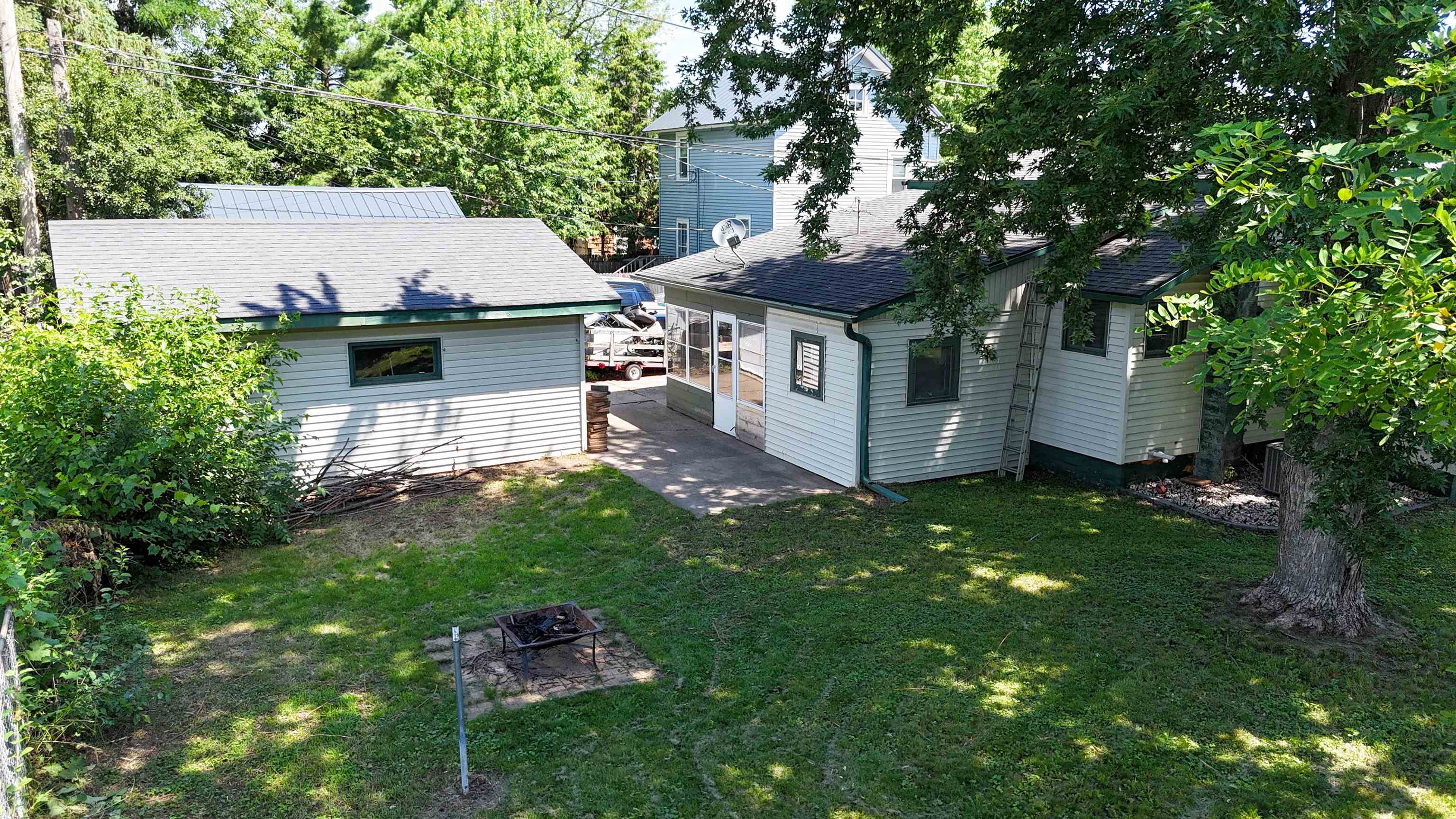 1916 Wyatt Avenue Property Photo 28