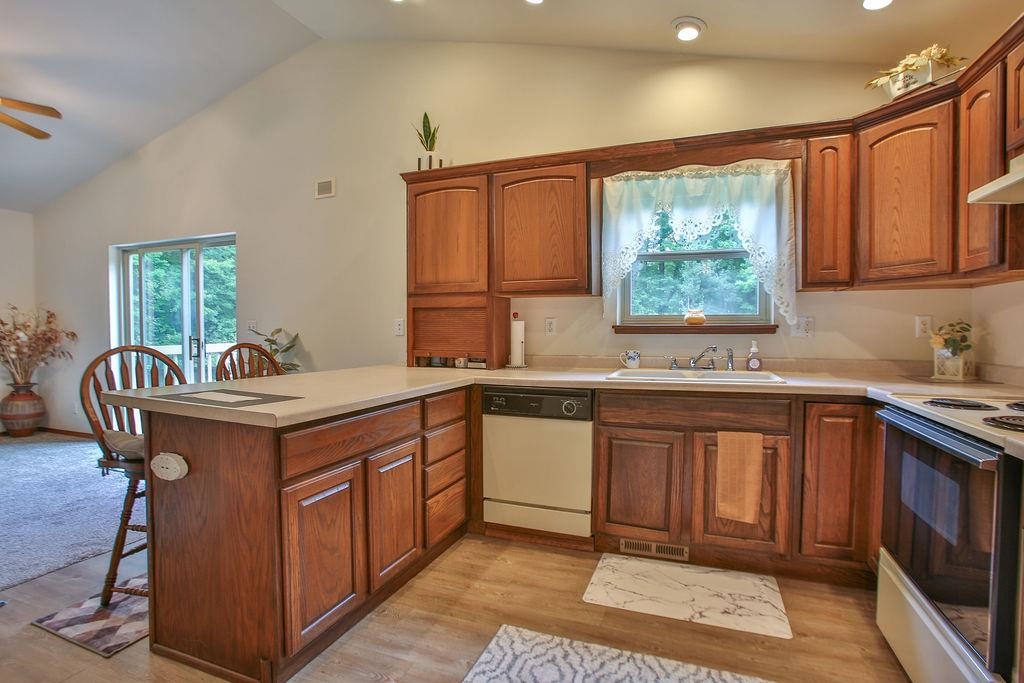 1073 Oak Road Property Photo 9